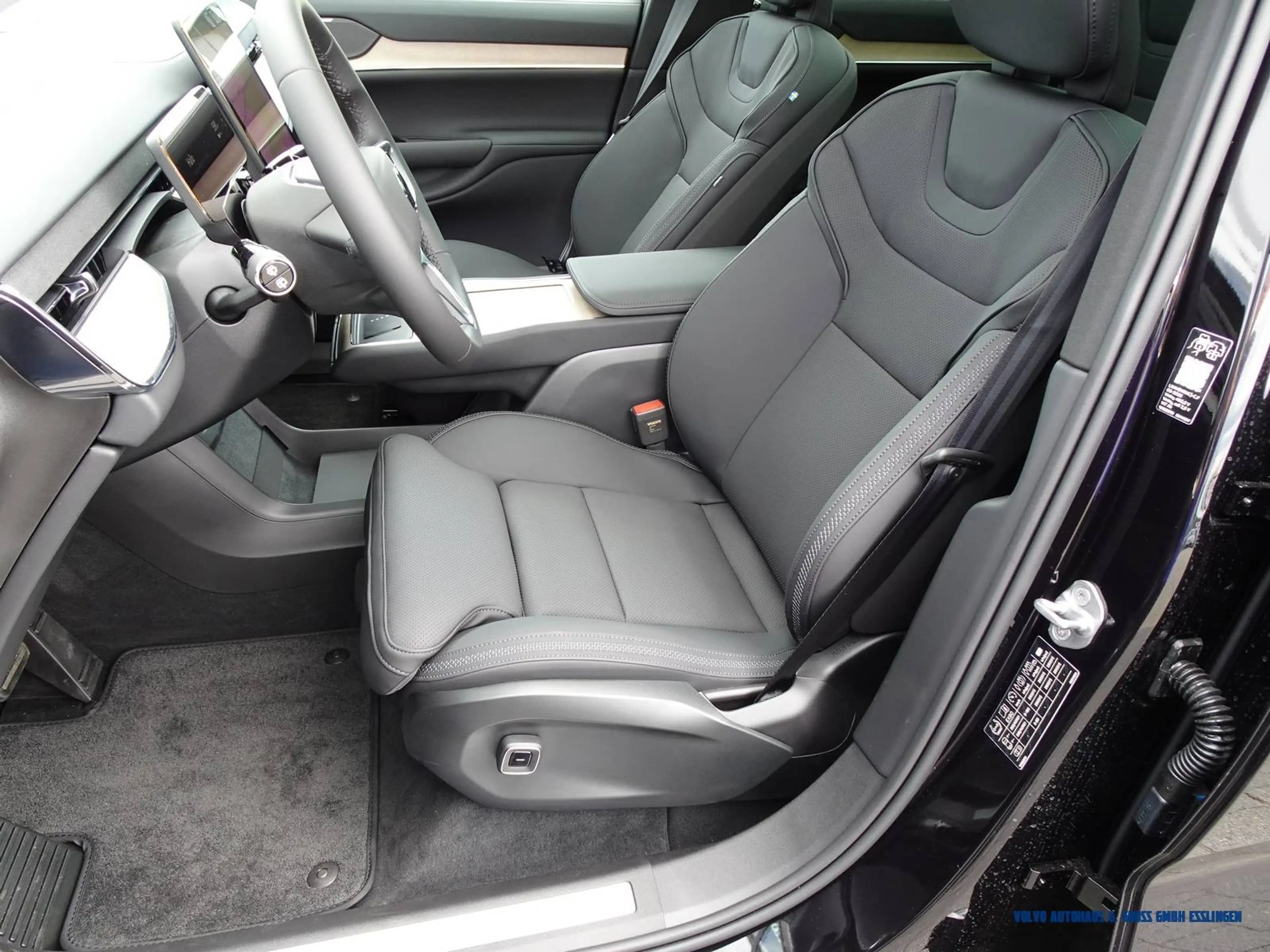 Volvo EX90 AWD Twin Motor Plus Executive Edition — photo 8