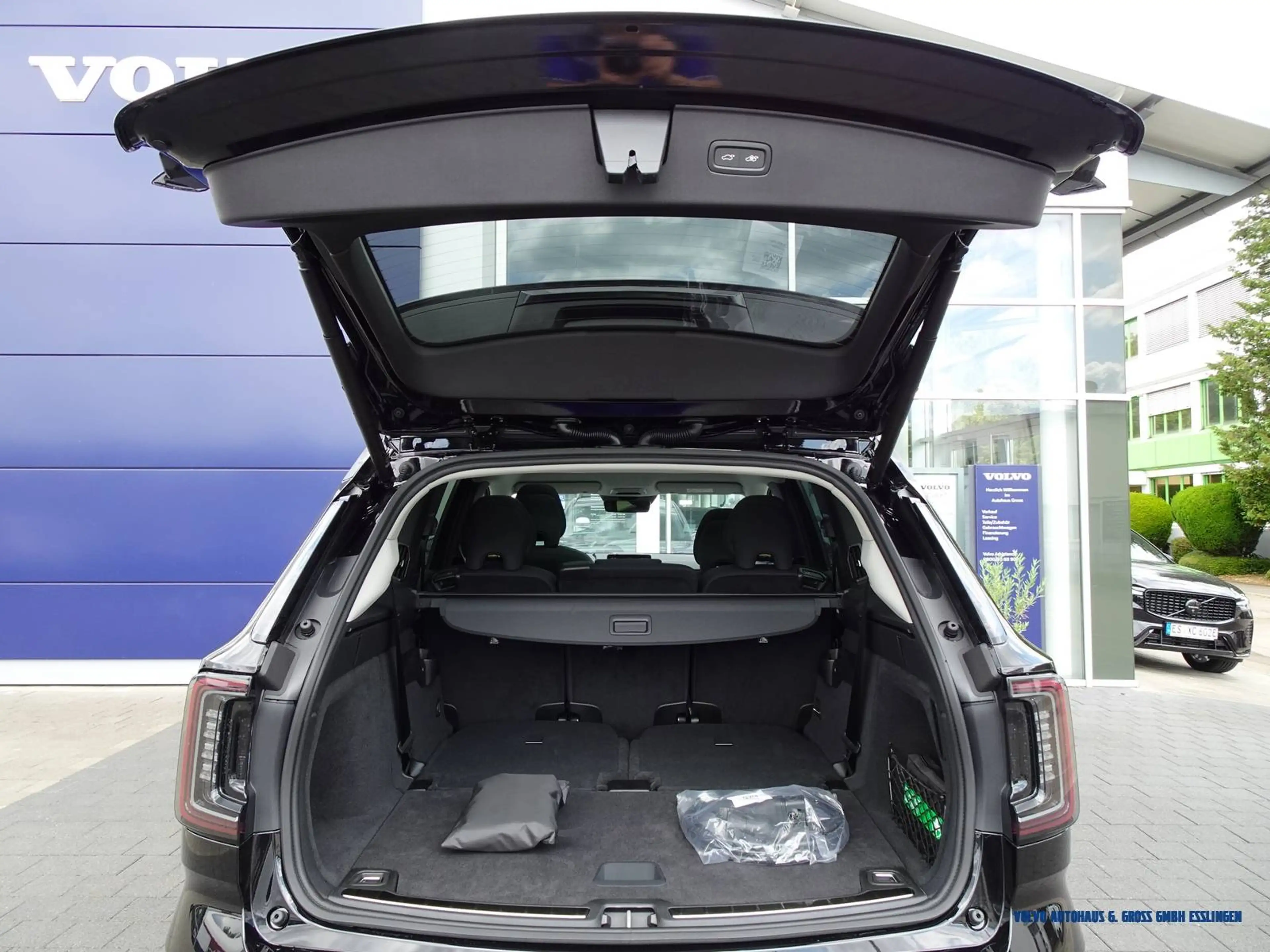 Volvo EX90 AWD Twin Motor Plus Executive Edition — photo 6