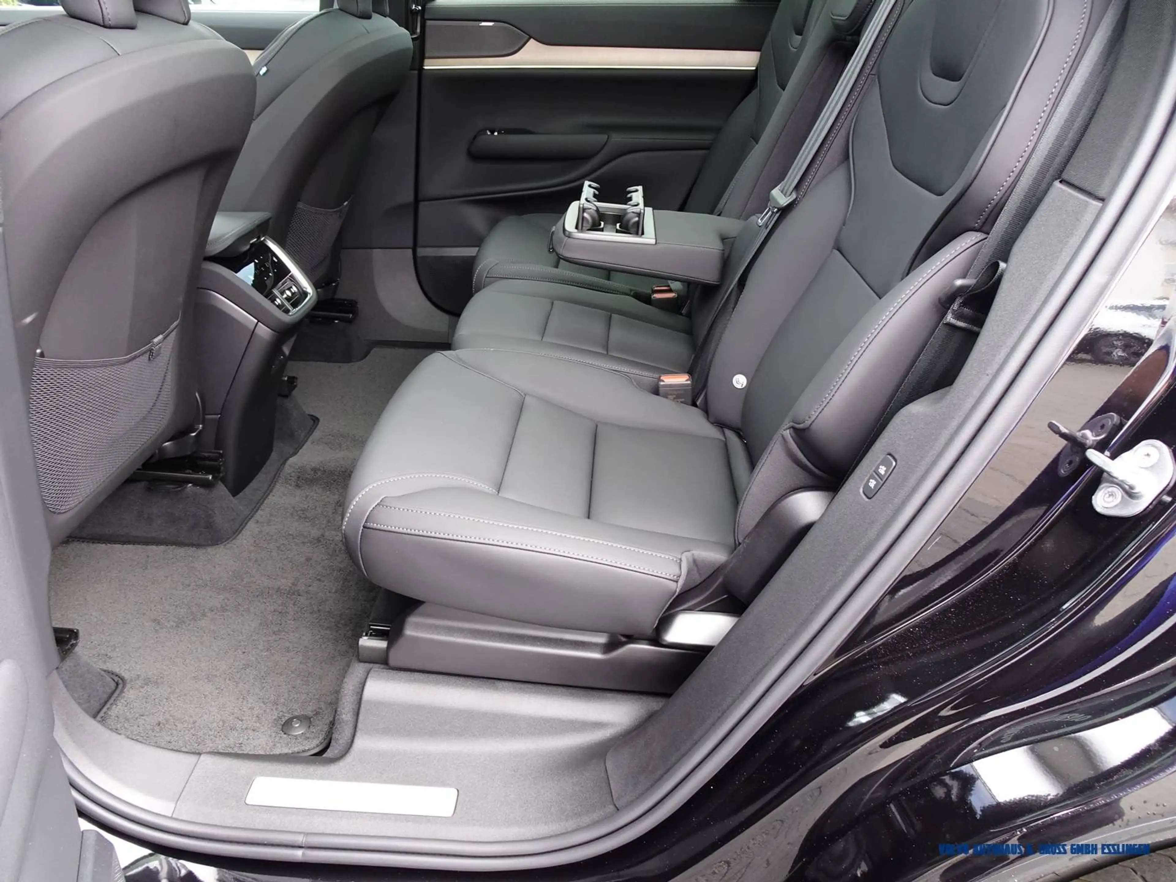 Volvo EX90 AWD Twin Motor Plus Executive Edition — photo 10