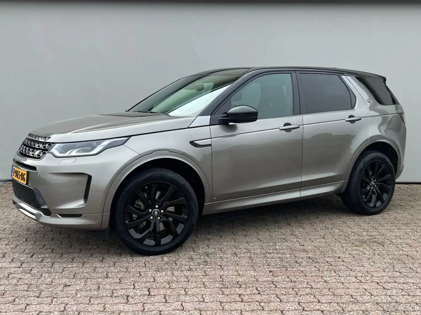 Land Rover Discovery Sport P200 R-Dynamic SE AWD Grijs - 1