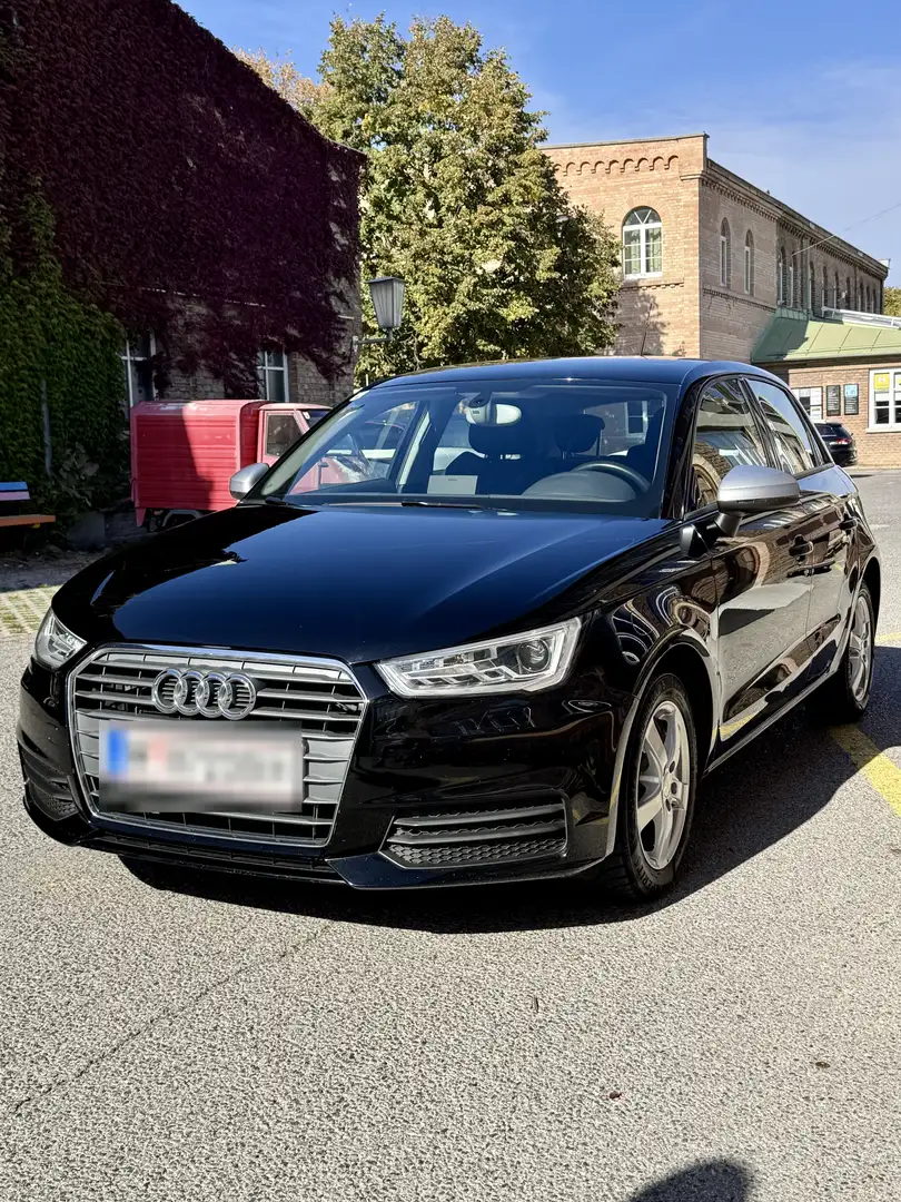 Audi A1 Sportback 1.0 TFSI intense Schwarz - 1