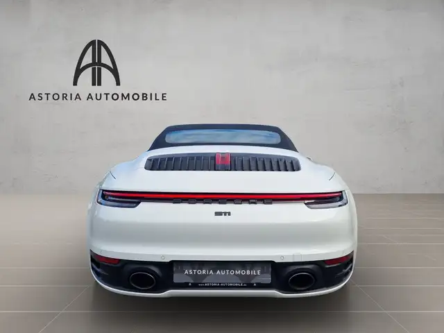 Porsche 992 view 10