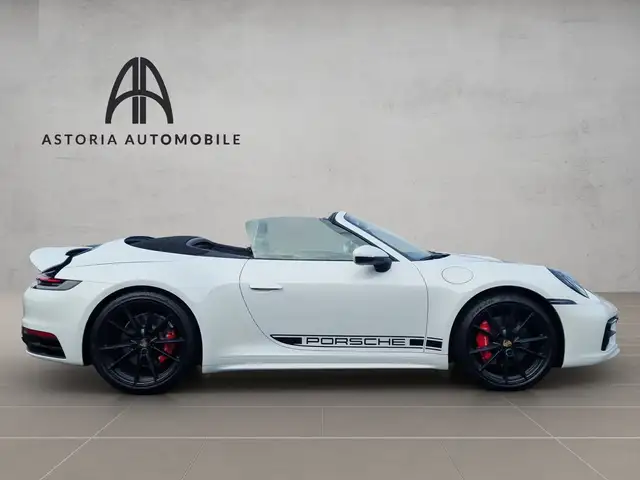 Porsche 992 view 8