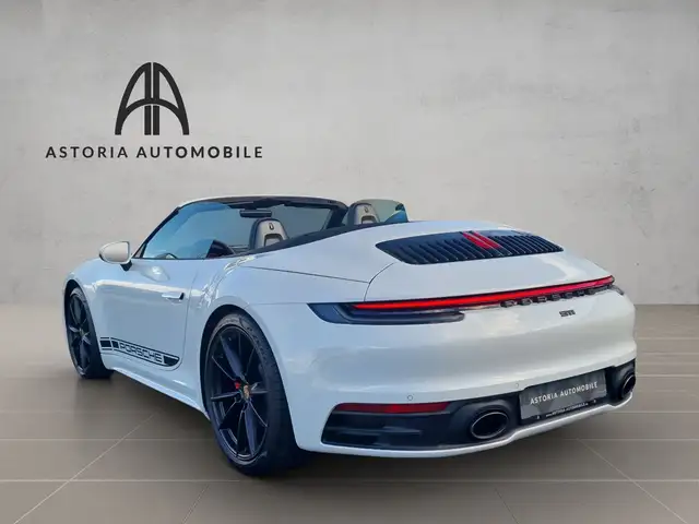 Porsche 992 view 11