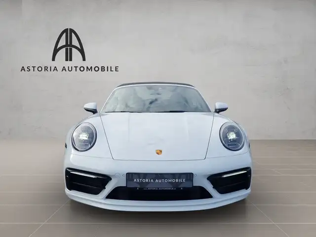 Porsche 992 view 2