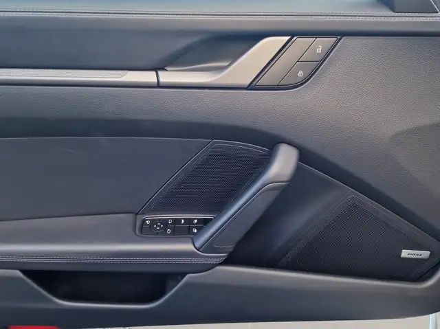 Porsche 992 view 13