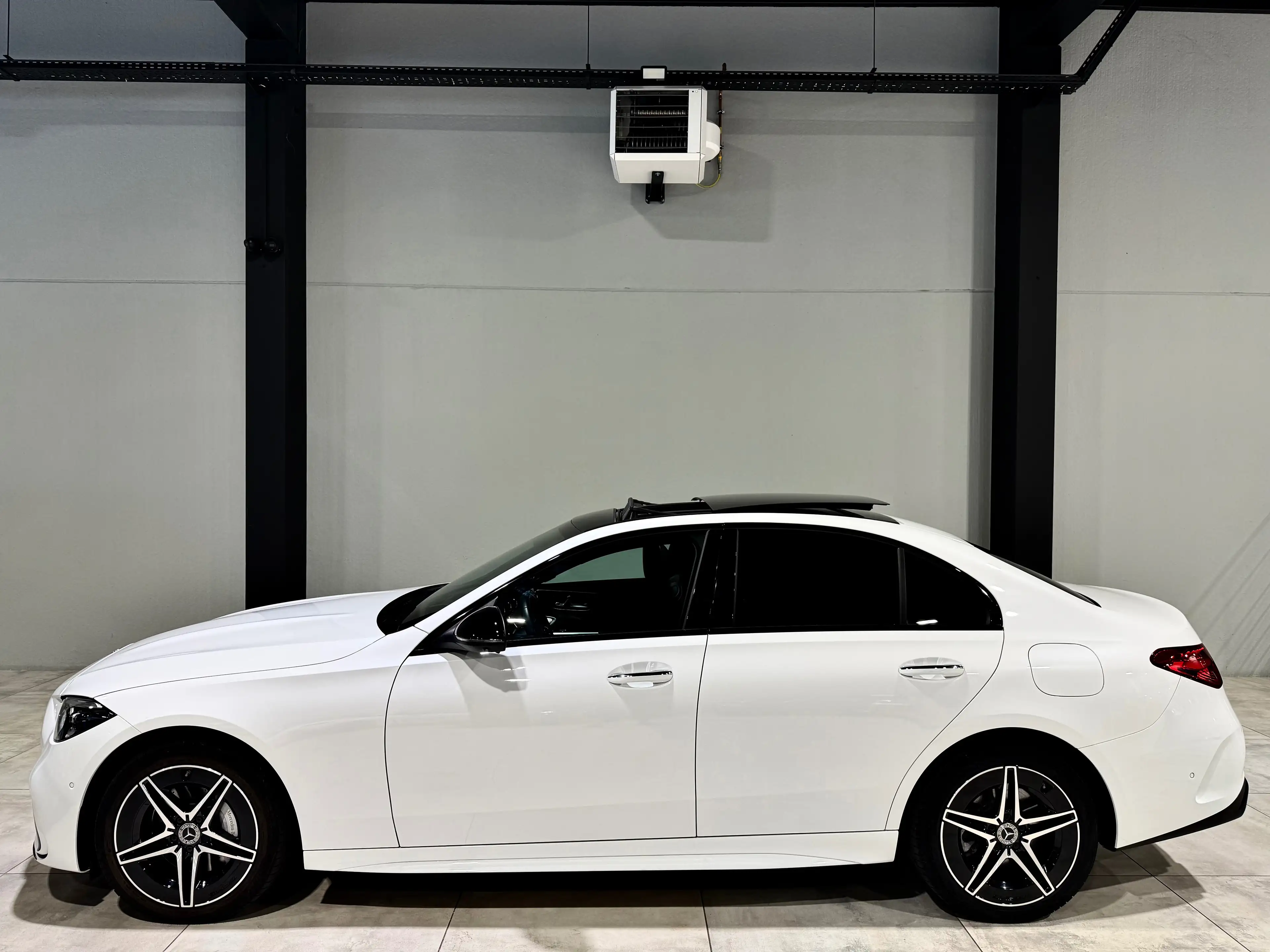 Mercedes-Benz C 300 de 194Cv + 129Cv Hybride !! PACK AMG !! PACK NiGHT !! TVA-BTW !! — photo 5