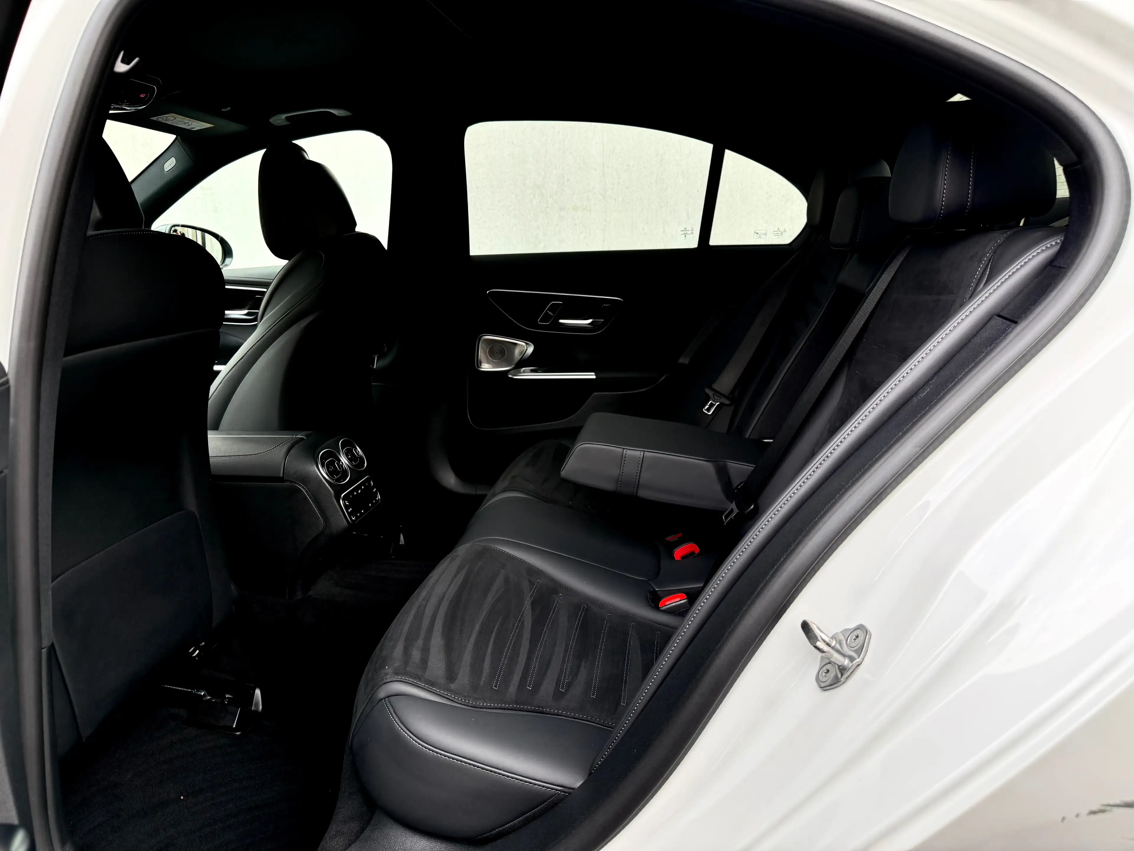 Mercedes-Benz C 300 de 194Cv + 129Cv Hybride !! PACK AMG !! PACK NiGHT !! TVA-BTW !! — photo 14