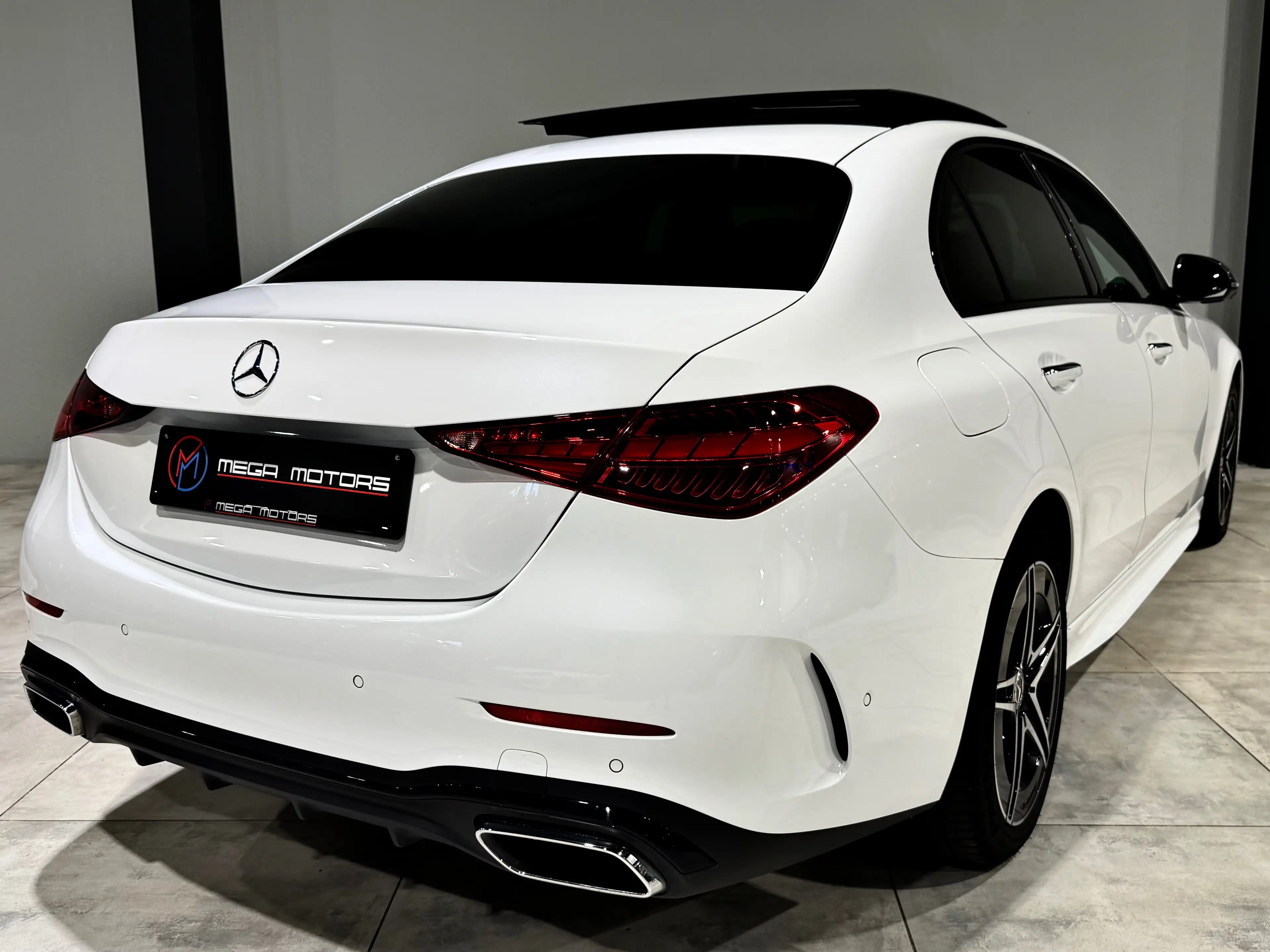 Mercedes-Benz C 300 de 194Cv + 129Cv Hybride !! PACK AMG !! PACK NiGHT !! TVA-BTW !! — photo 4