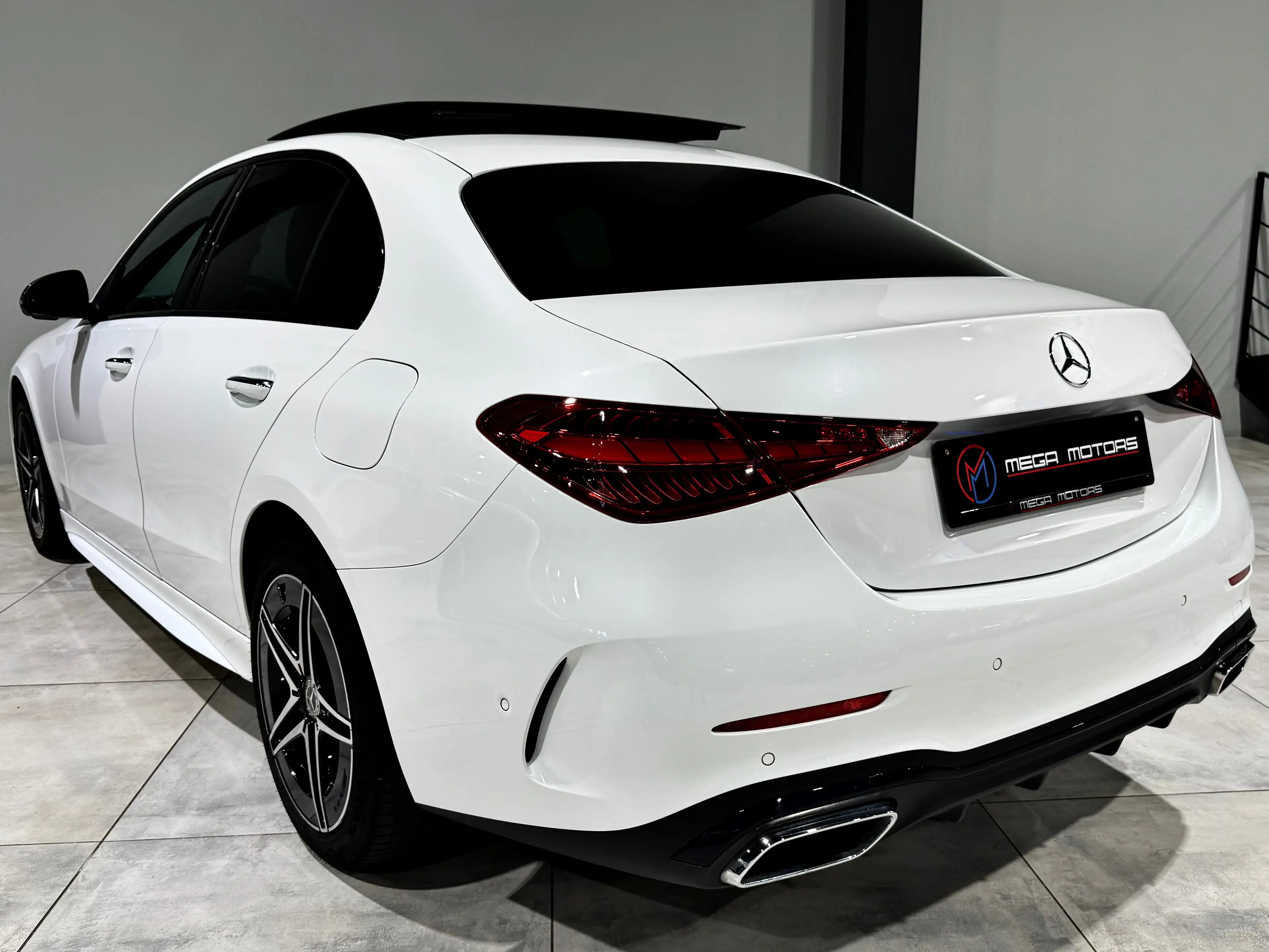 Mercedes-Benz C 300 de 194Cv + 129Cv Hybride !! PACK AMG !! PACK NiGHT !! TVA-BTW !! — photo 2