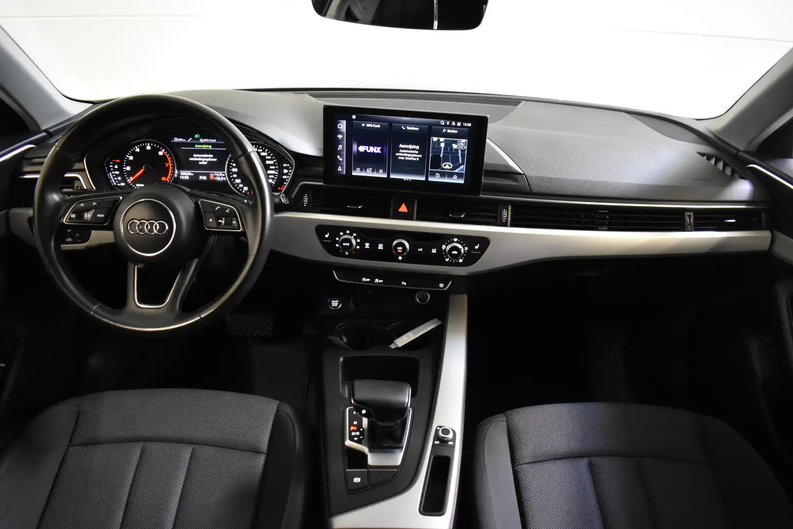 Audi A4 Avant 35 TFSI 2.0 150PK S-TRONIC PRO-LINE CARPLAY/ Zwart - 2