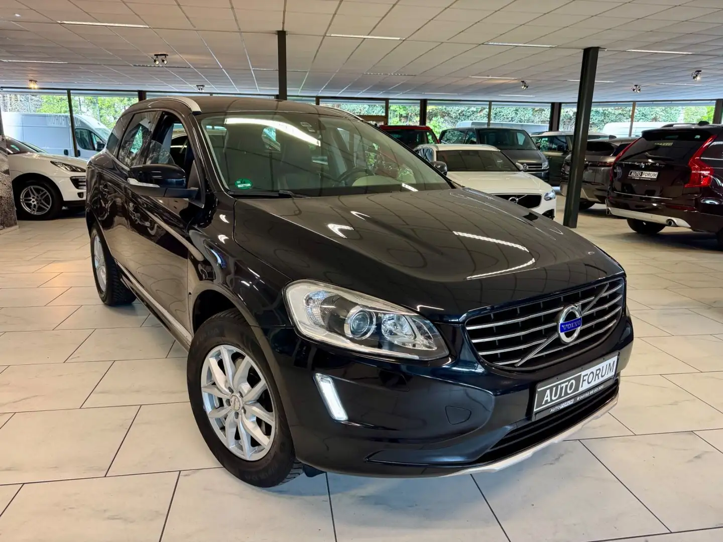 Volvo XC60 2.0 D4 AUT NAVI LEDER XENON MEMORY PDC SHZ Nero - 2