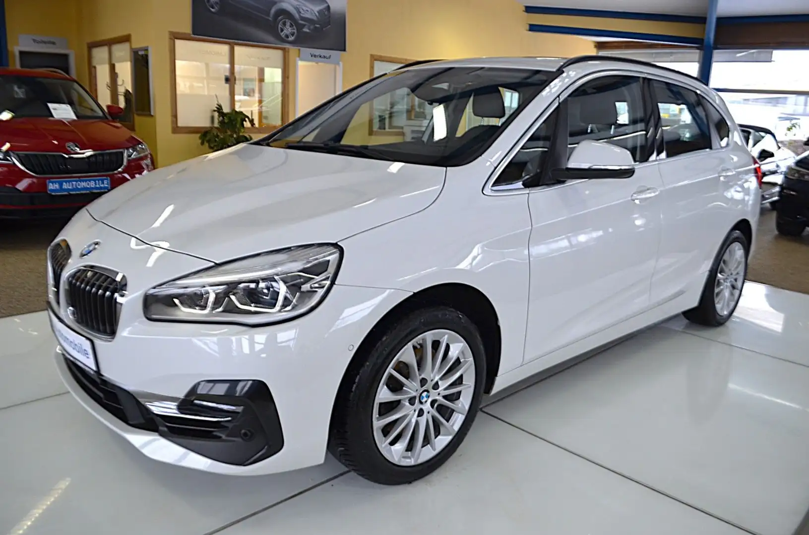 BMW 220 i Active Tourer Luxury Line AUTOMATIK /XENON Weiß - 1