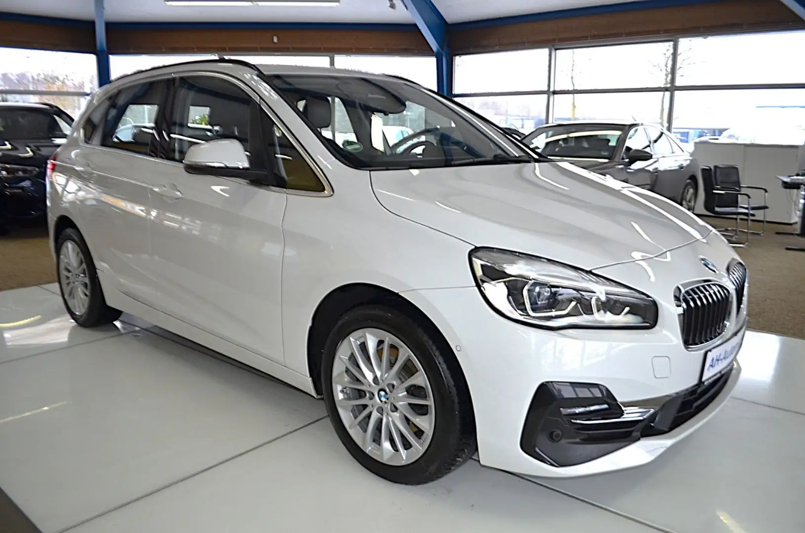 BMW 220 i Active Tourer Luxury Line AUTOMATIK /XENON Weiß - 2