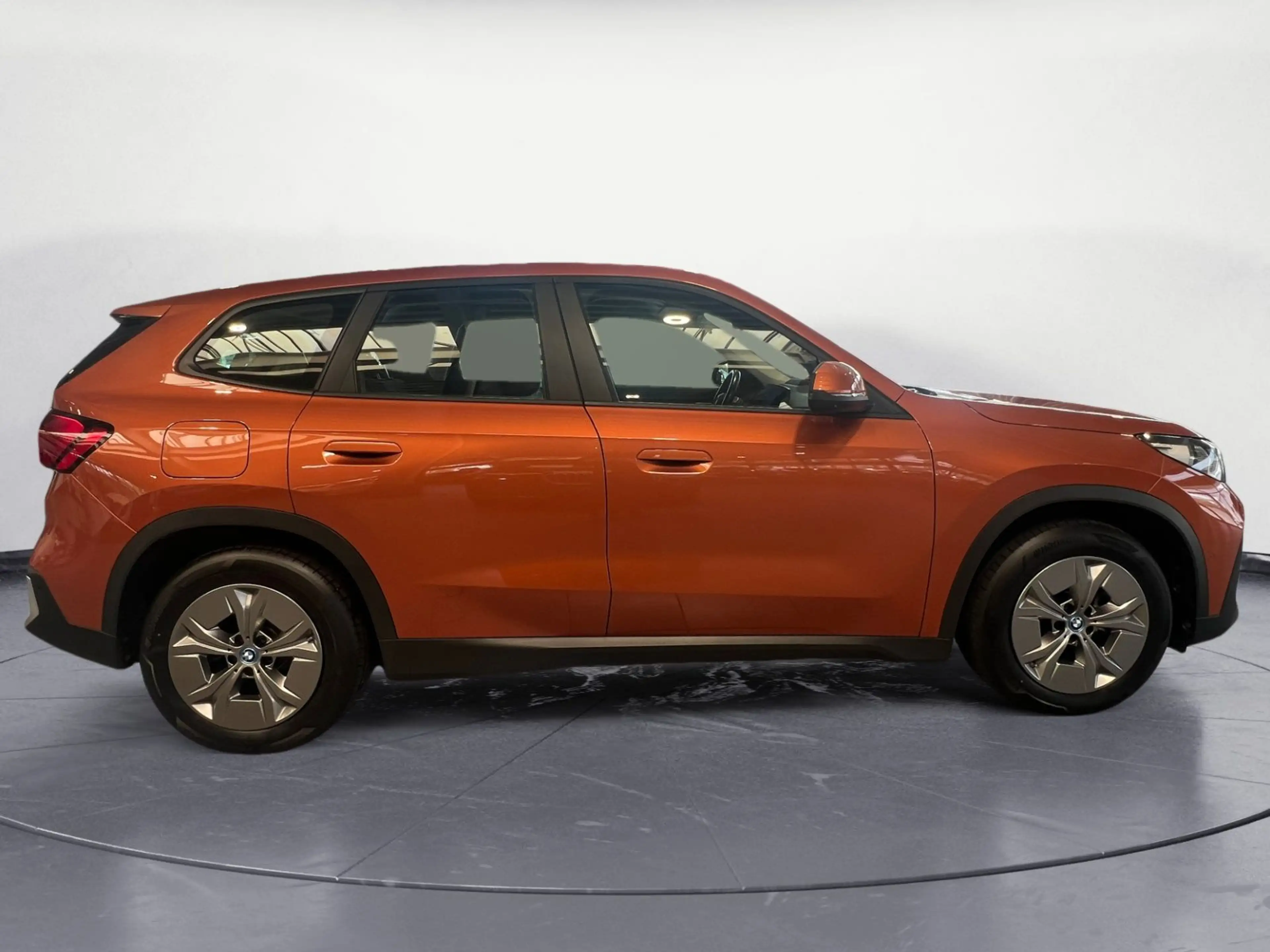 BMW iX1 xDrive30 Head-Up AHK ACC — photo 8
