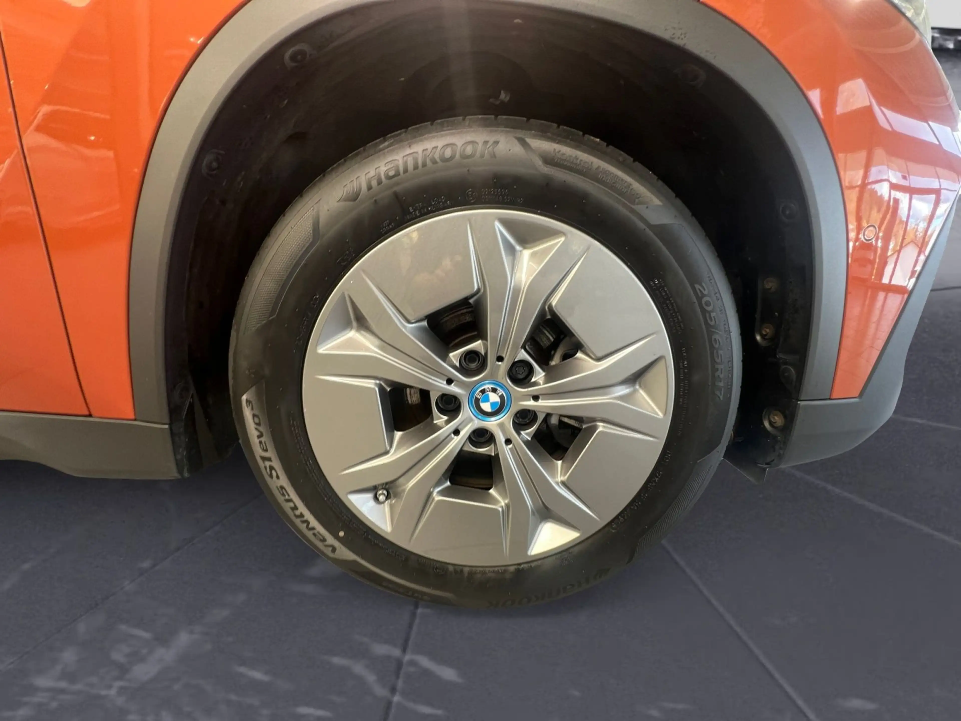 BMW iX1 xDrive30 Head-Up AHK ACC — photo 9