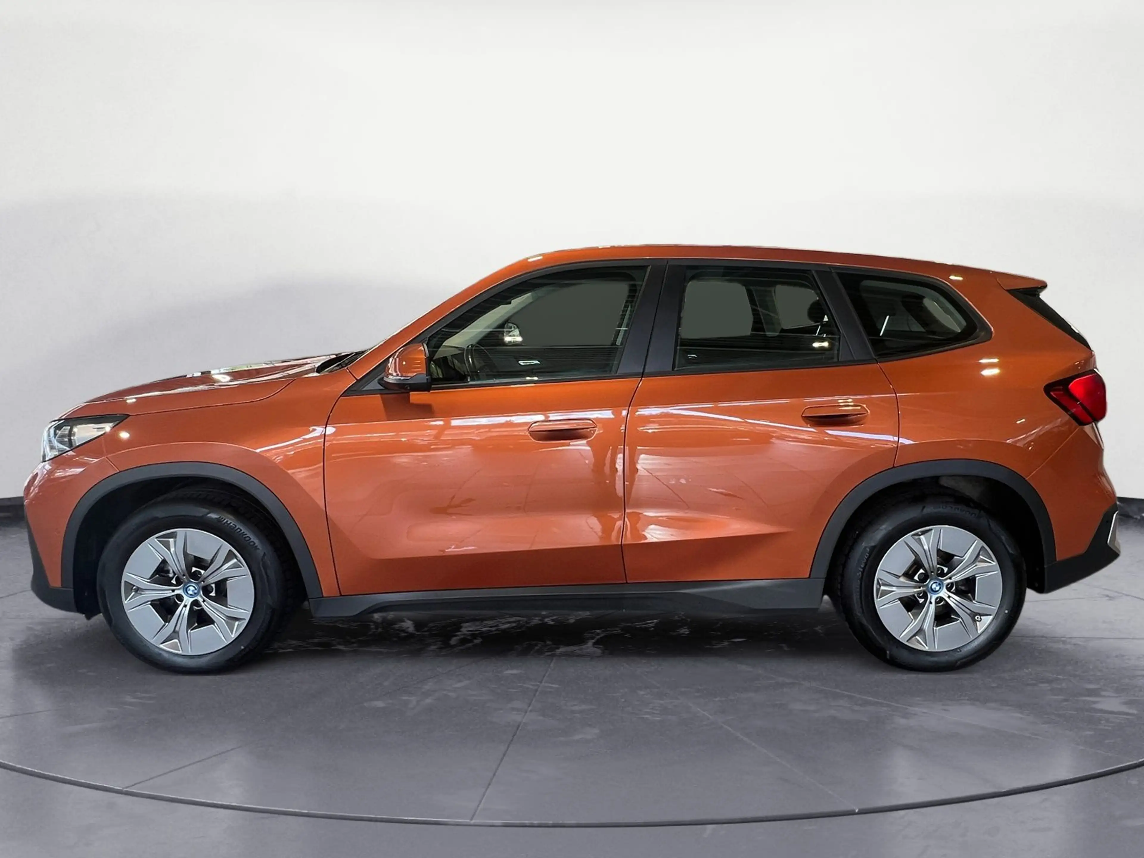 BMW iX1 xDrive30 Head-Up AHK ACC — photo 5