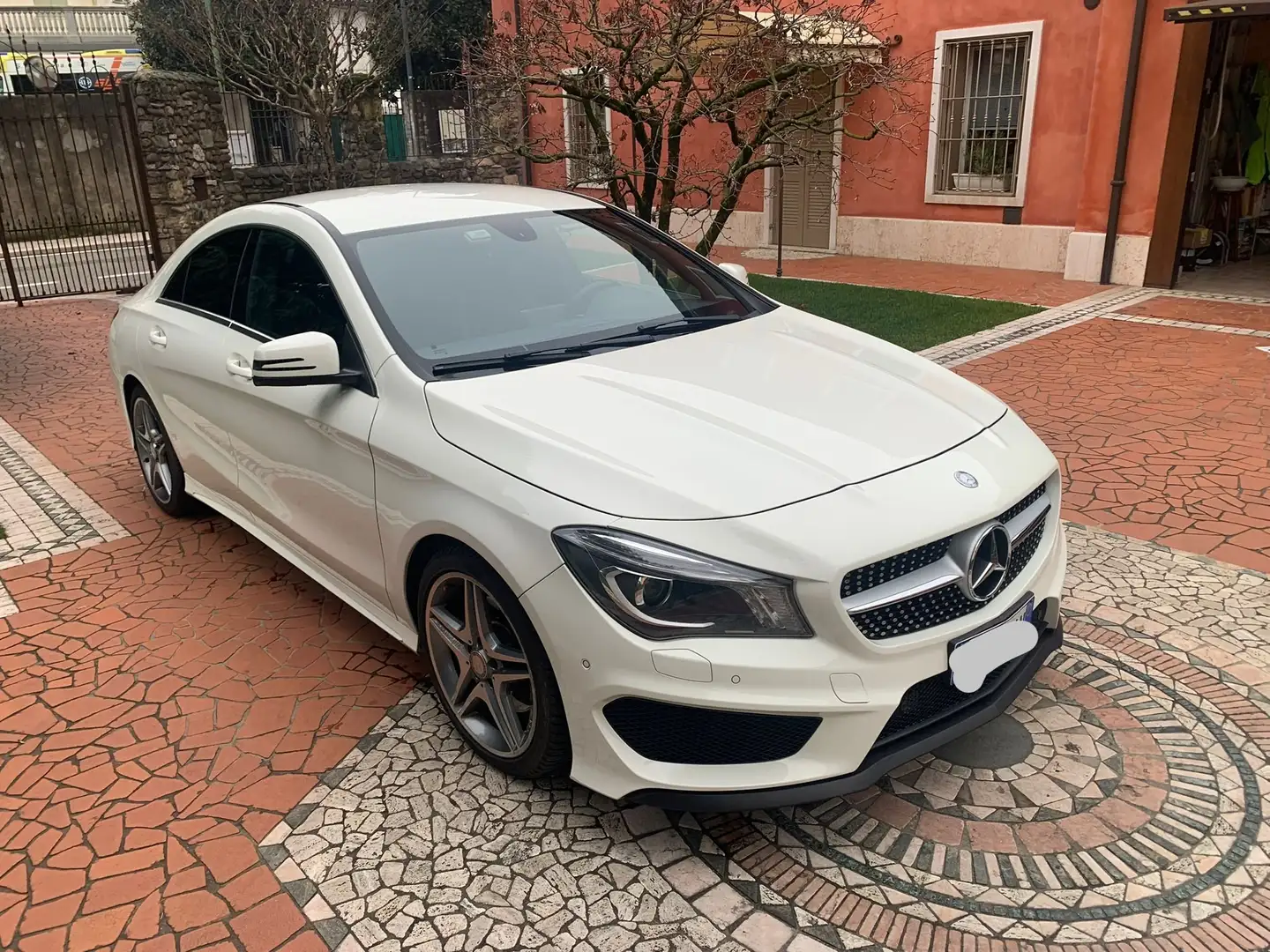 Mercedes-Benz CLA 220 PREMIUM ALLESTIMENTO AMG Bianco - 2