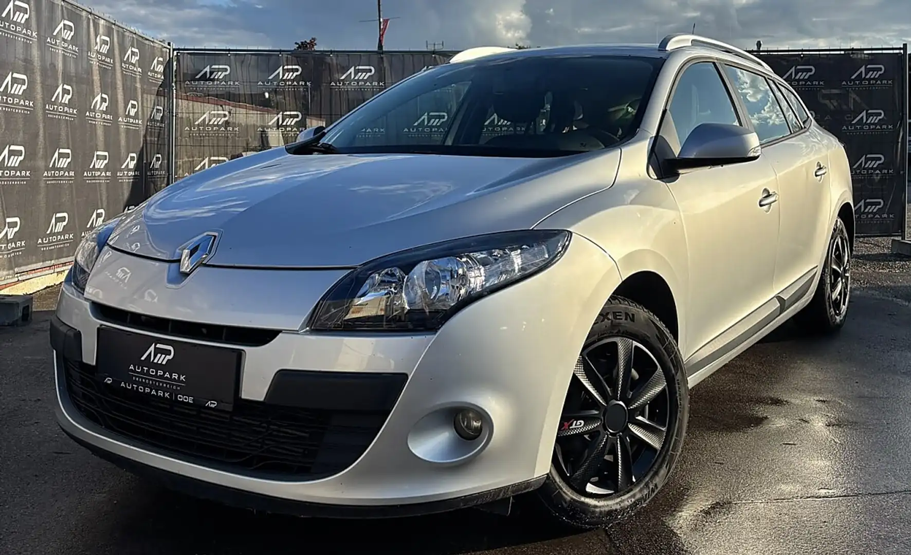 Renault Megane Mégane Grandtour Expression dCi 90 DPF Grau - 1
