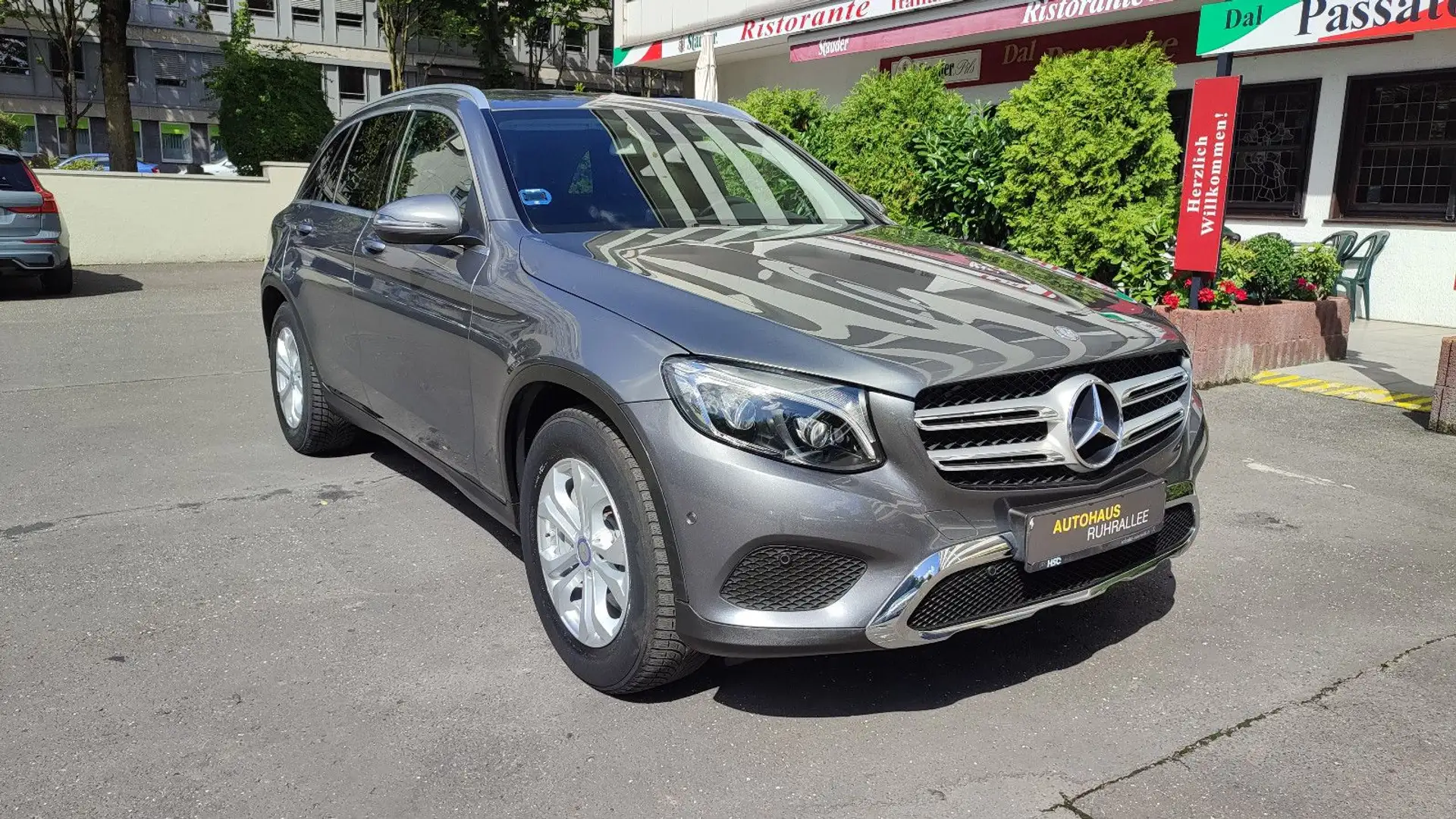 Mercedes-Benz GLC 250 4Matic, Luxury Line, erst 69 TKM Grau - 1