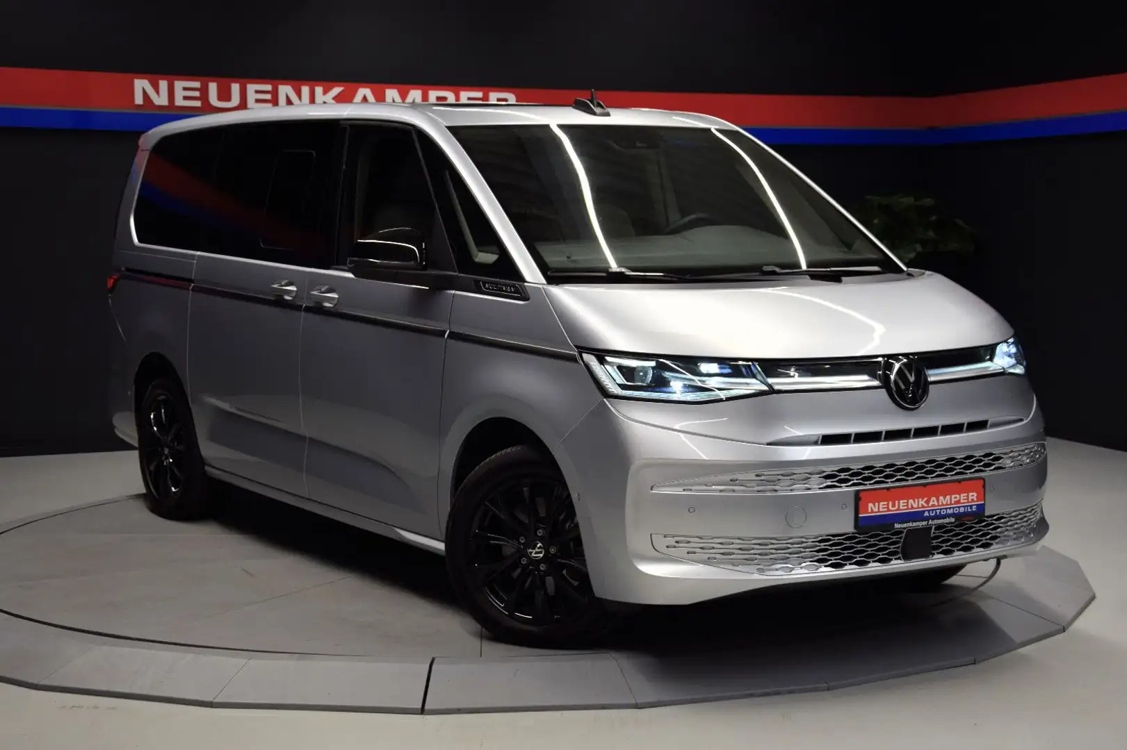 Volkswagen T7 Multivan Style lang Pano AHK ACC Sthz NP 75T€ Silber - 1