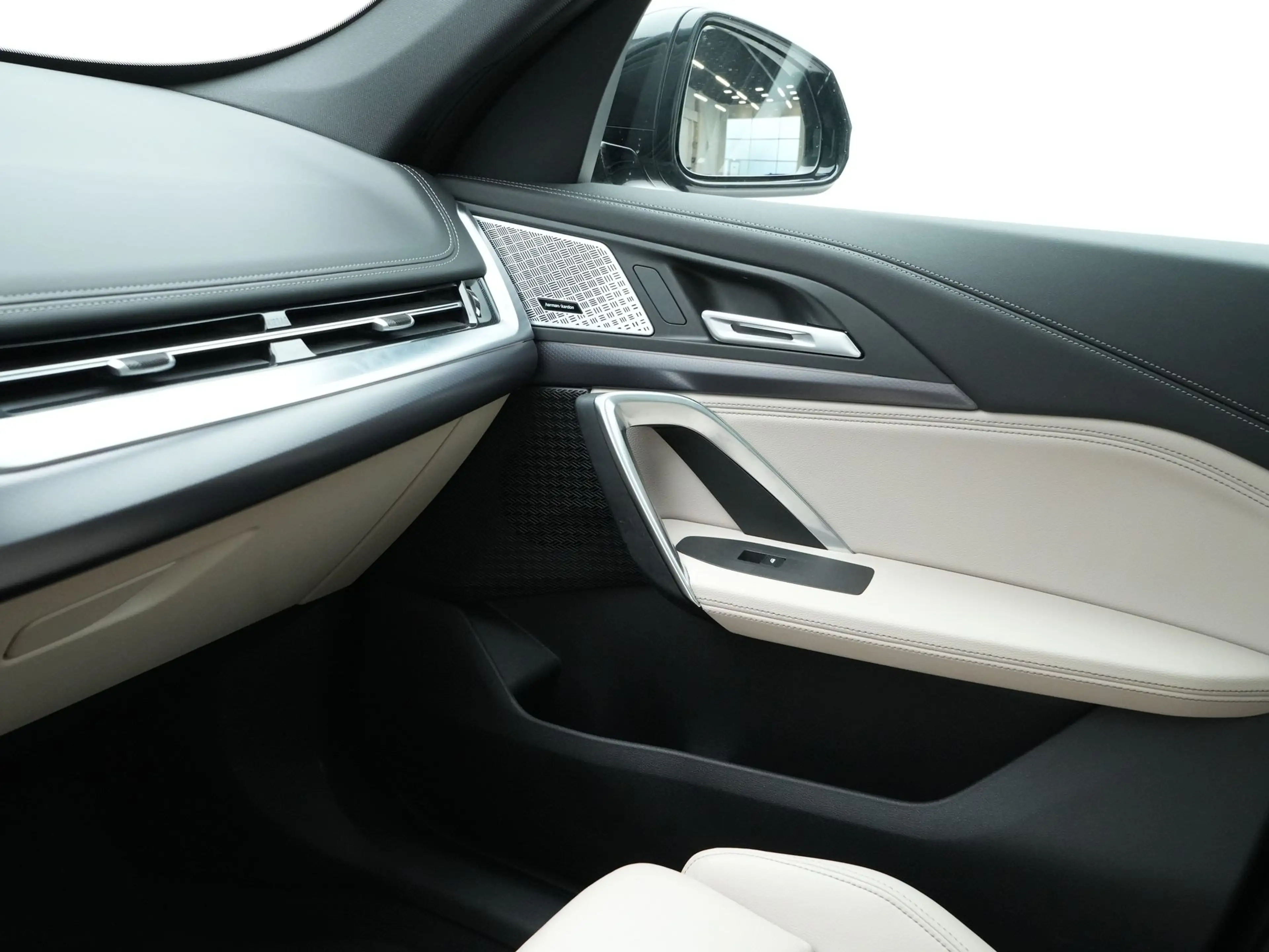 BMW iX1 xDrive30 Launch Edition 67 kWh Accu conditie 100% — photo 14