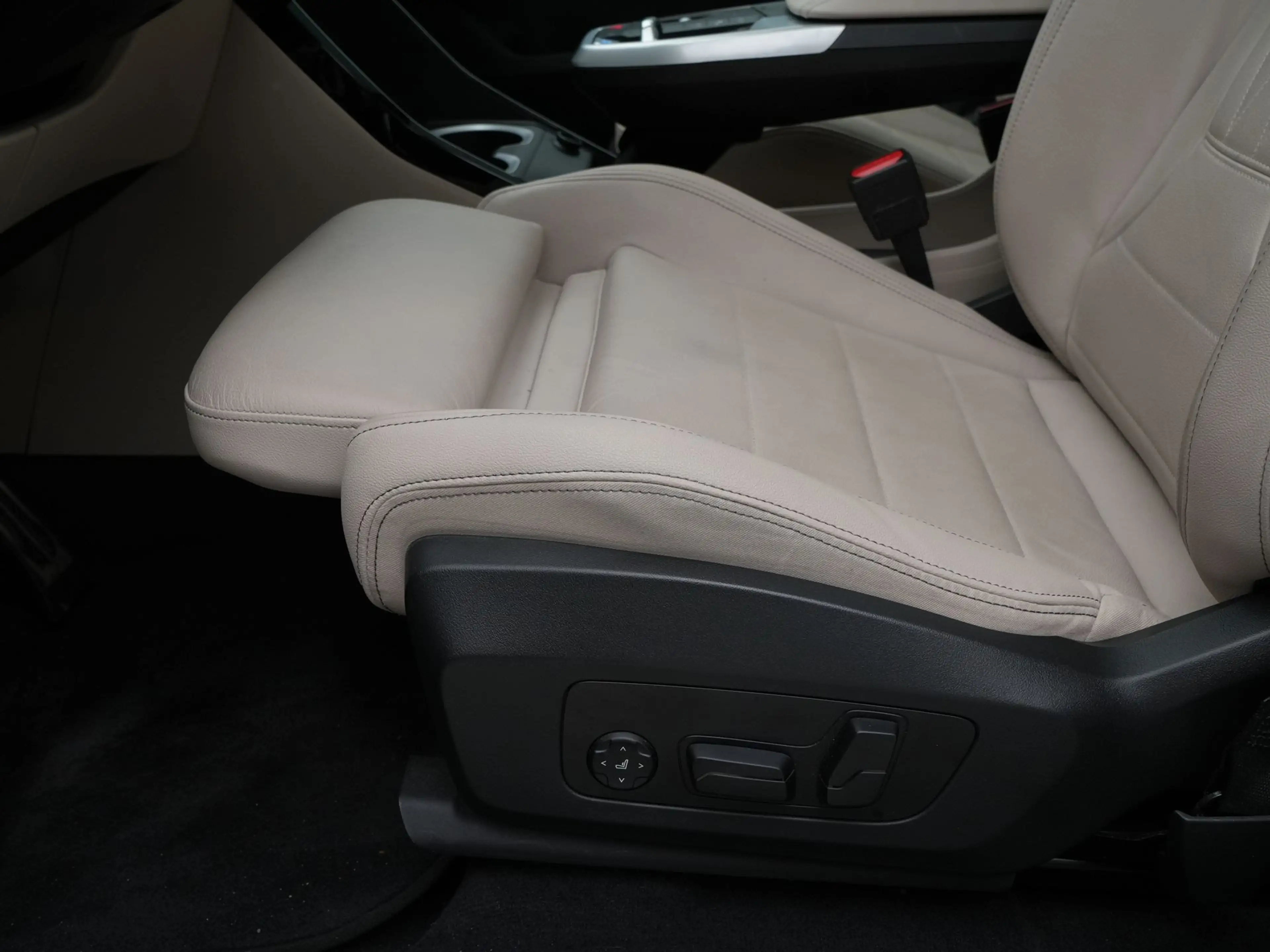 BMW iX1 xDrive30 Launch Edition 67 kWh Accu conditie 100% — photo 15