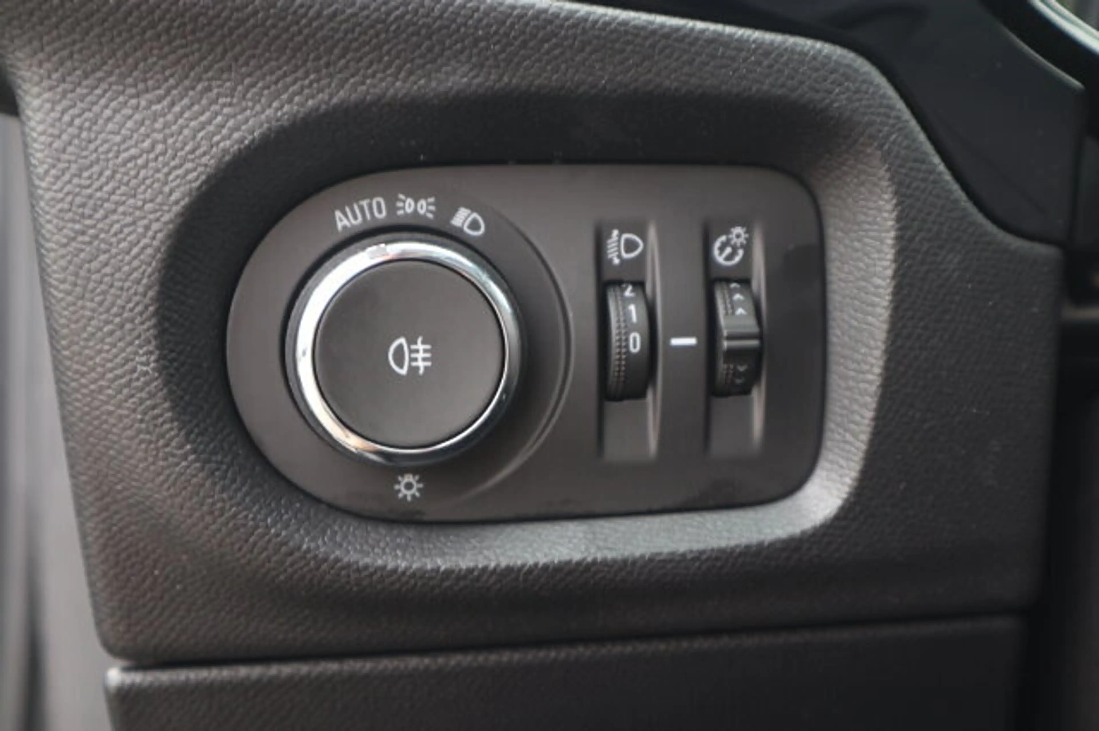 Opel Corsa Edition/Winter/Komfort Pak  Klima/LED/Audiosystem Multimedia/Sitzhzg./MF-Lenkrad/BC/Tempomat/eFH./NSW — photo 10