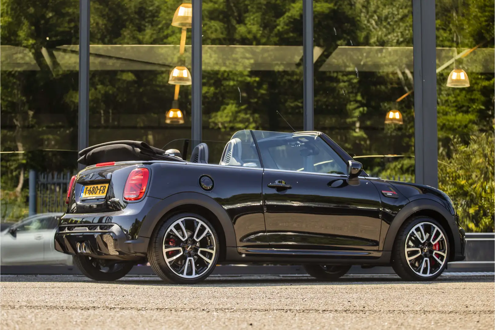 MINI John Cooper Works Cabrio Mini 2.0 JCW Pack 232 pk crna - 2