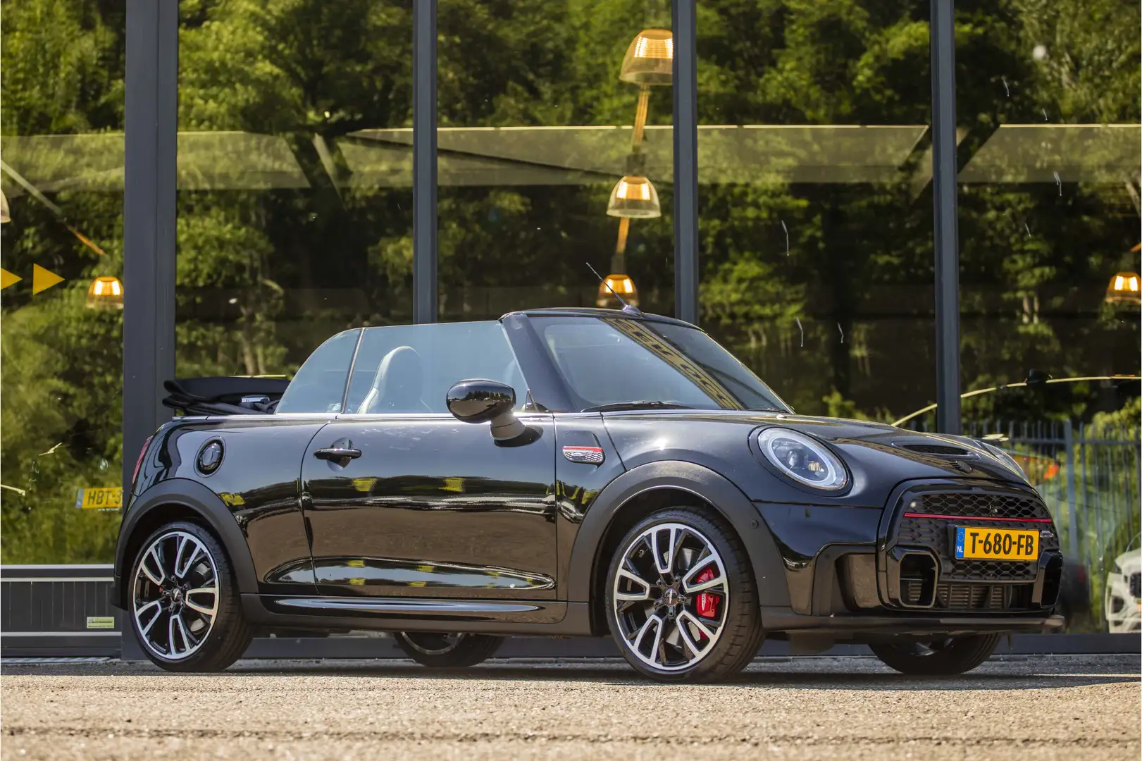 MINI John Cooper Works Cabrio Mini 2.0 JCW Pack 232 pk crna - 1