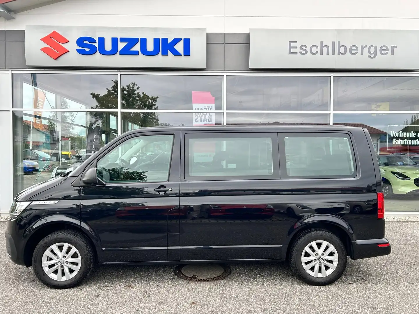 Volkswagen T6 Multivan .1 2.0 TDI Family AHK inkl. Mwst 2.0 TDI 150 PS Noir - 2