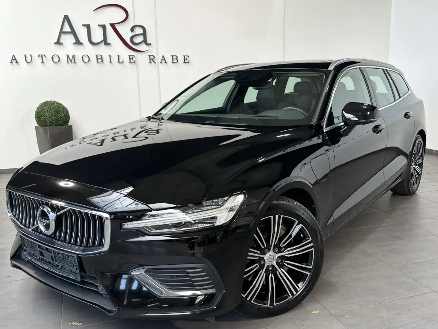 Volvo V60 T6 AWD Recharge Inscription NAV+LED+H&K+PANO Negro - 1