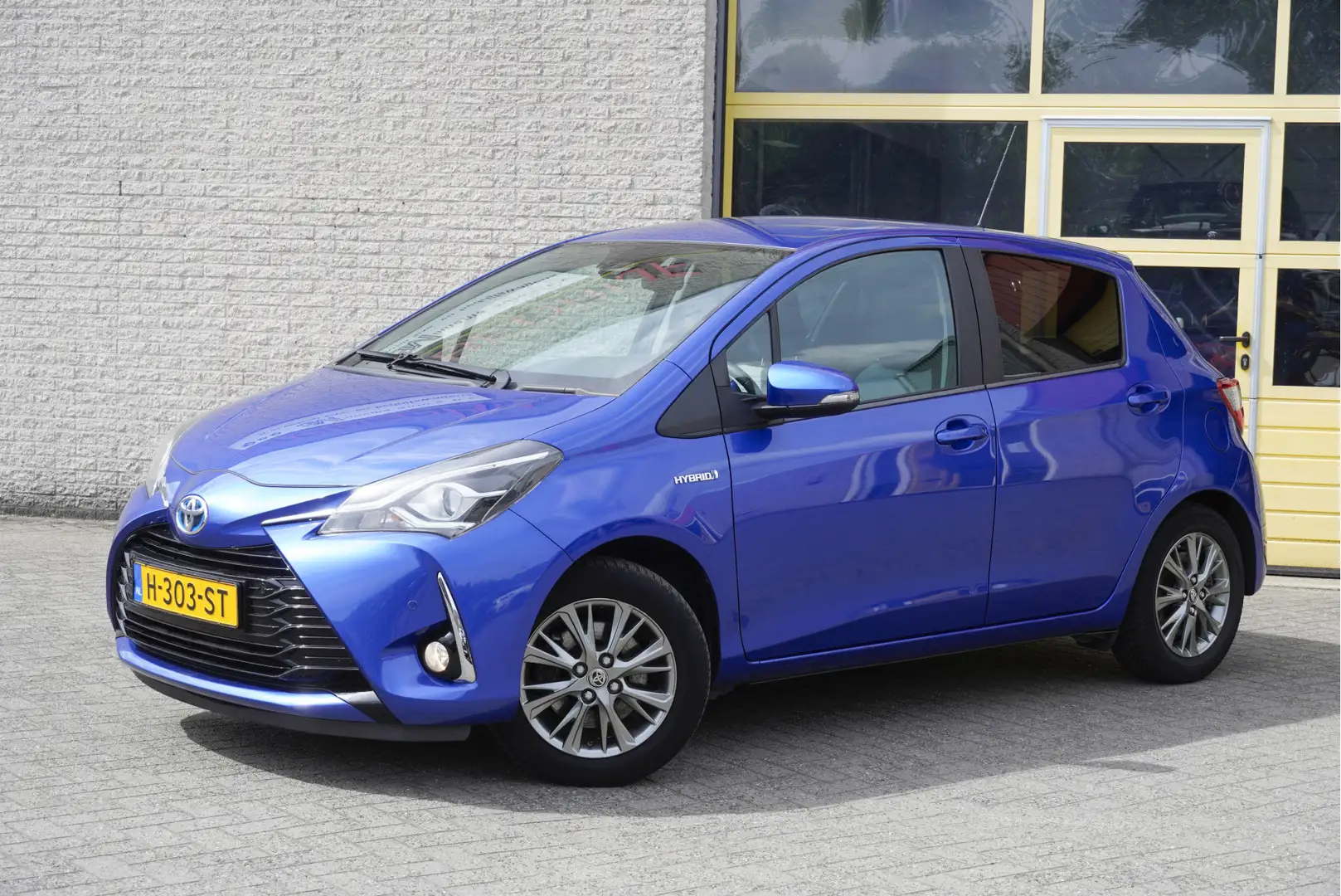 Toyota Yaris 1.5 Hybrid Automaat! Dynamic BJ2020 Lmv 15" | Led Blauw - 2