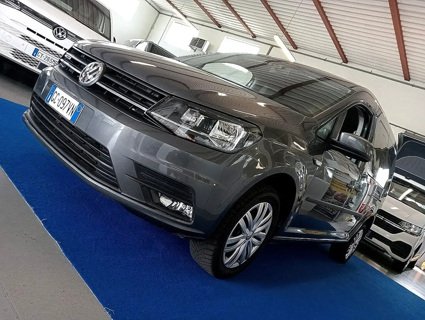 Volkswagen Caddy MAXI PLUS TGI 110cv 7POSTI IVA DEDUCIBILE METANO Grigio - 1