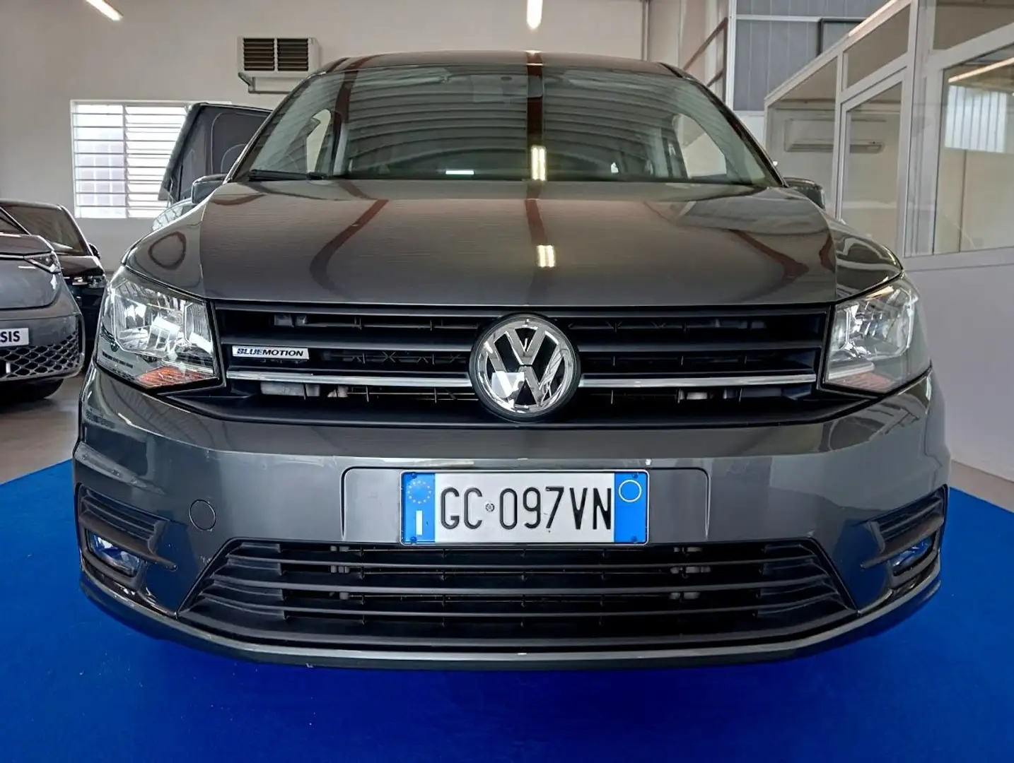 Volkswagen Caddy MAXI PLUS TGI 110cv 7POSTI IVA DEDUCIBILE METANO Grigio - 2