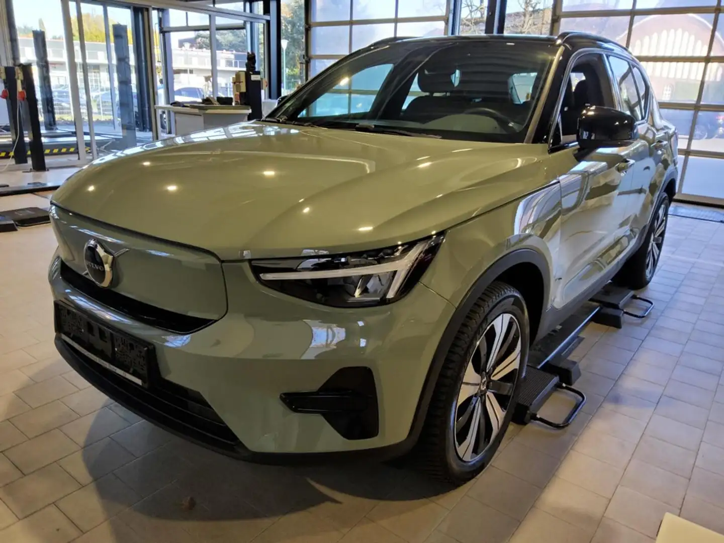 Volvo XC40 PURE ELECTRIC Core+AHK+STNDHZ+RFK+DAB+NAVI+ Vert - 2