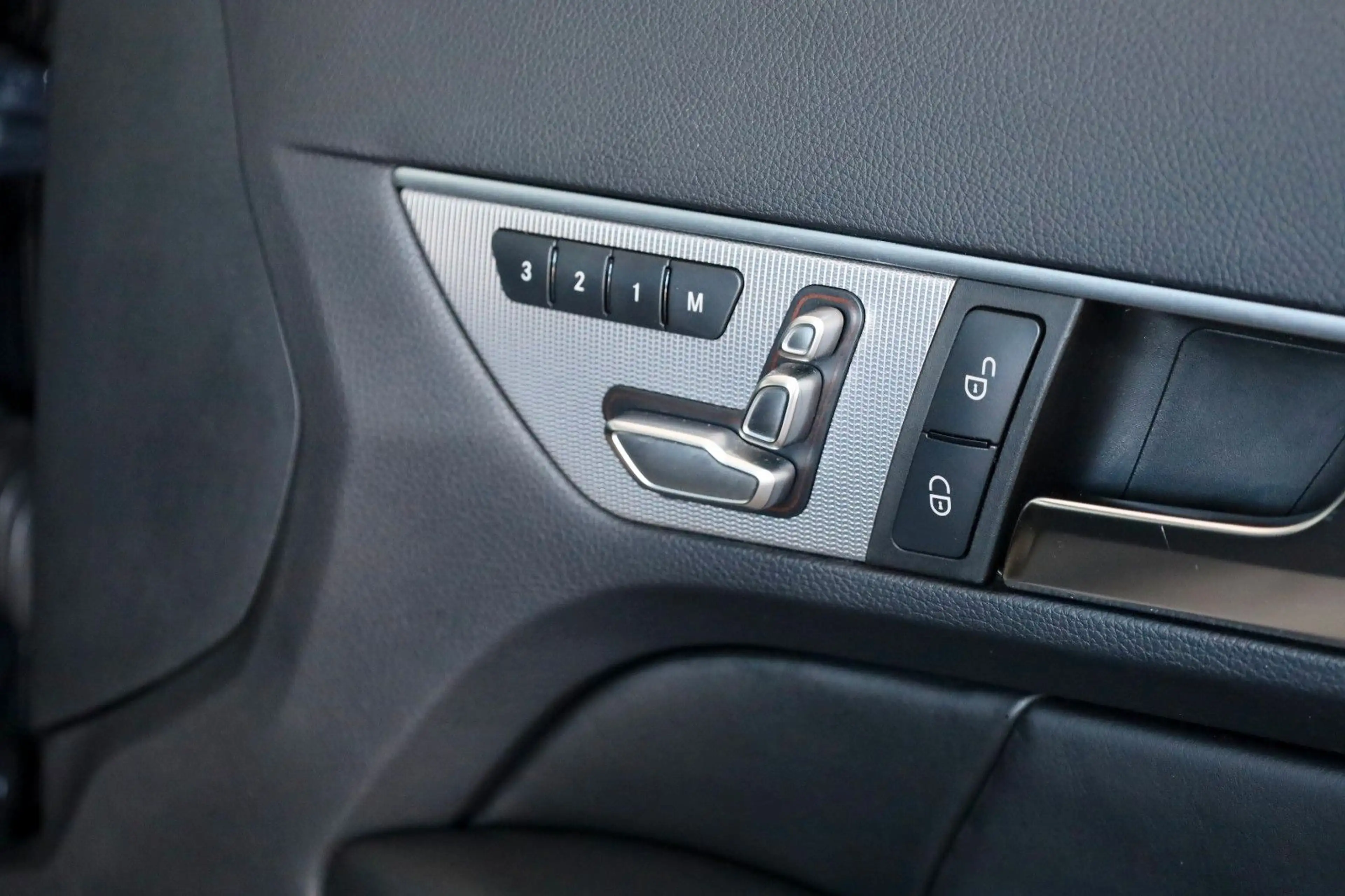 Mercedes-Benz E 400 E400 Cabrio AMG Line Leder,Navi,LED,H/K,Airscarf — photo 19