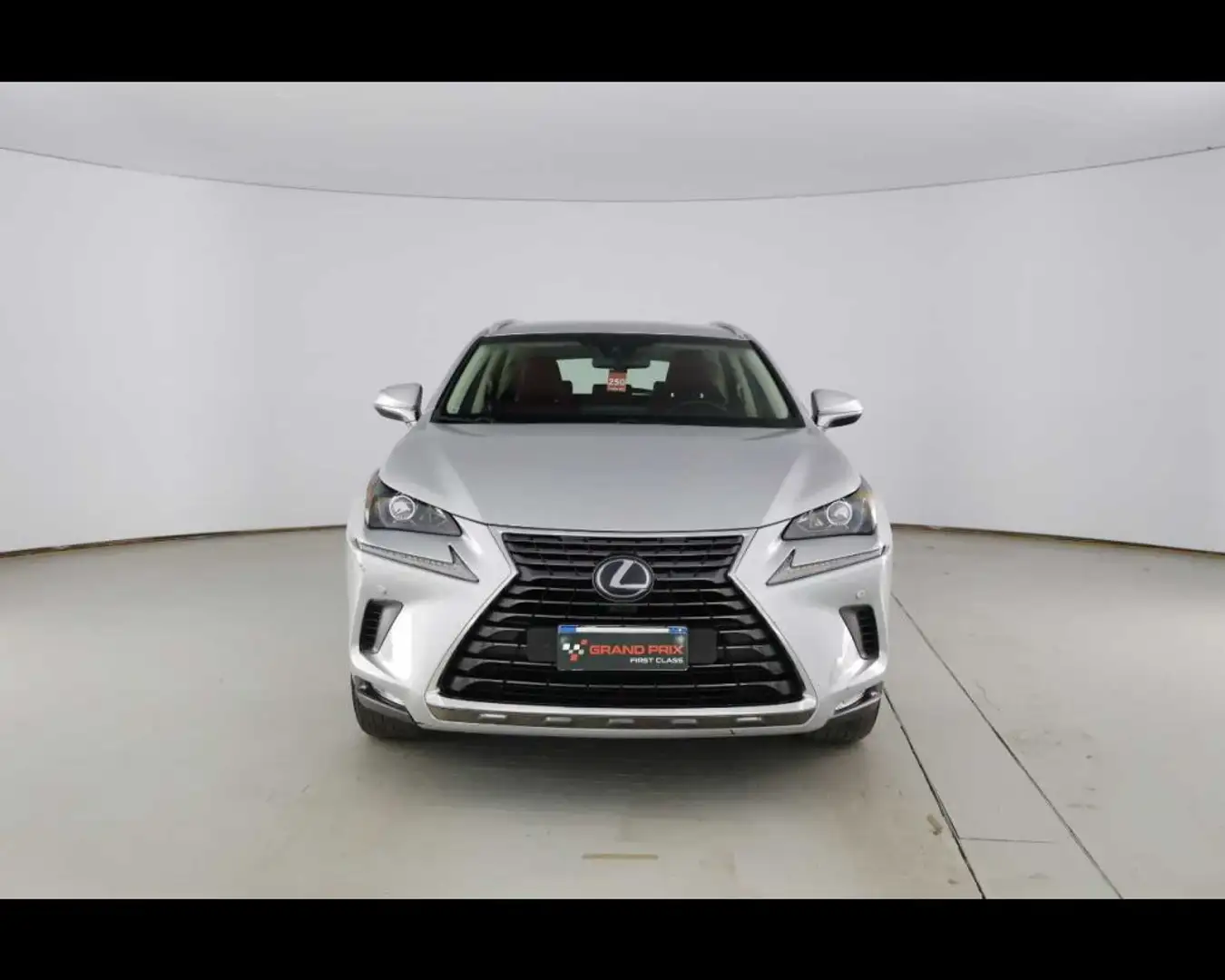 Lexus NX 300 Hybrid 4WD Executive Stříbrná - 2