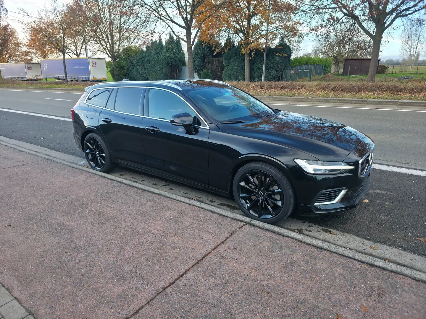 Volvo V60 2.0 T6 AWD PHEV Inscription Expression 1°EIG. ! Noir - 1