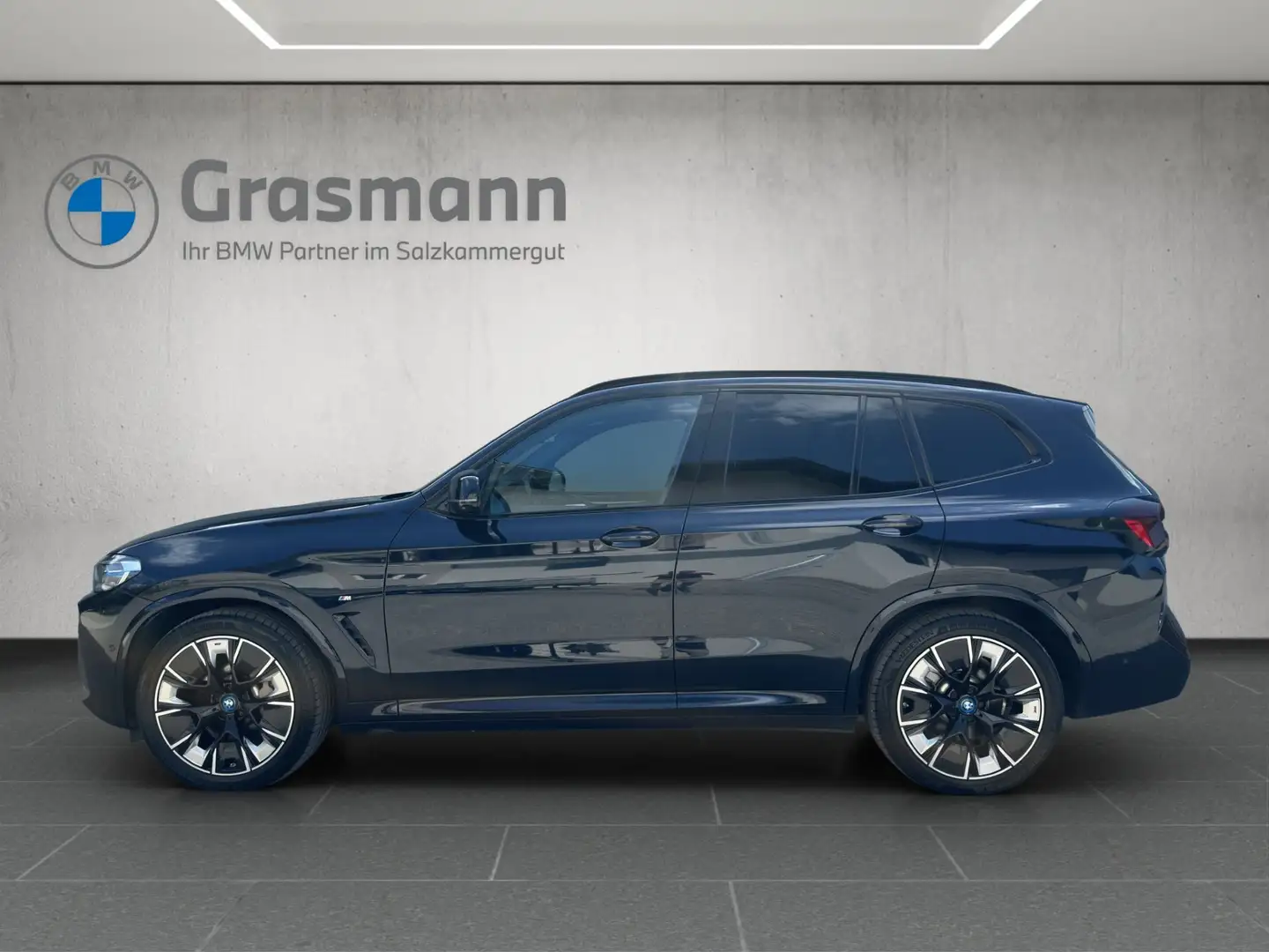 BMW iX3 M Schwarz - 2