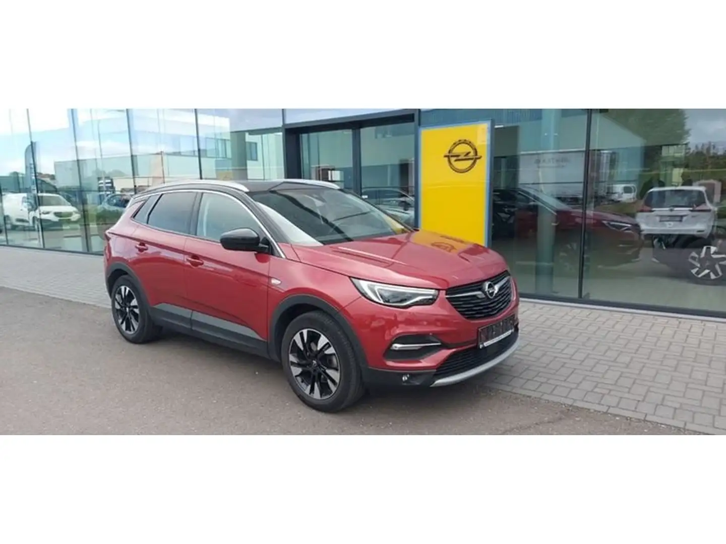 Opel Grandland X 1.2T 130PK AUT8 Ultimate Navi, Camera, Elektr koff Rood - 1