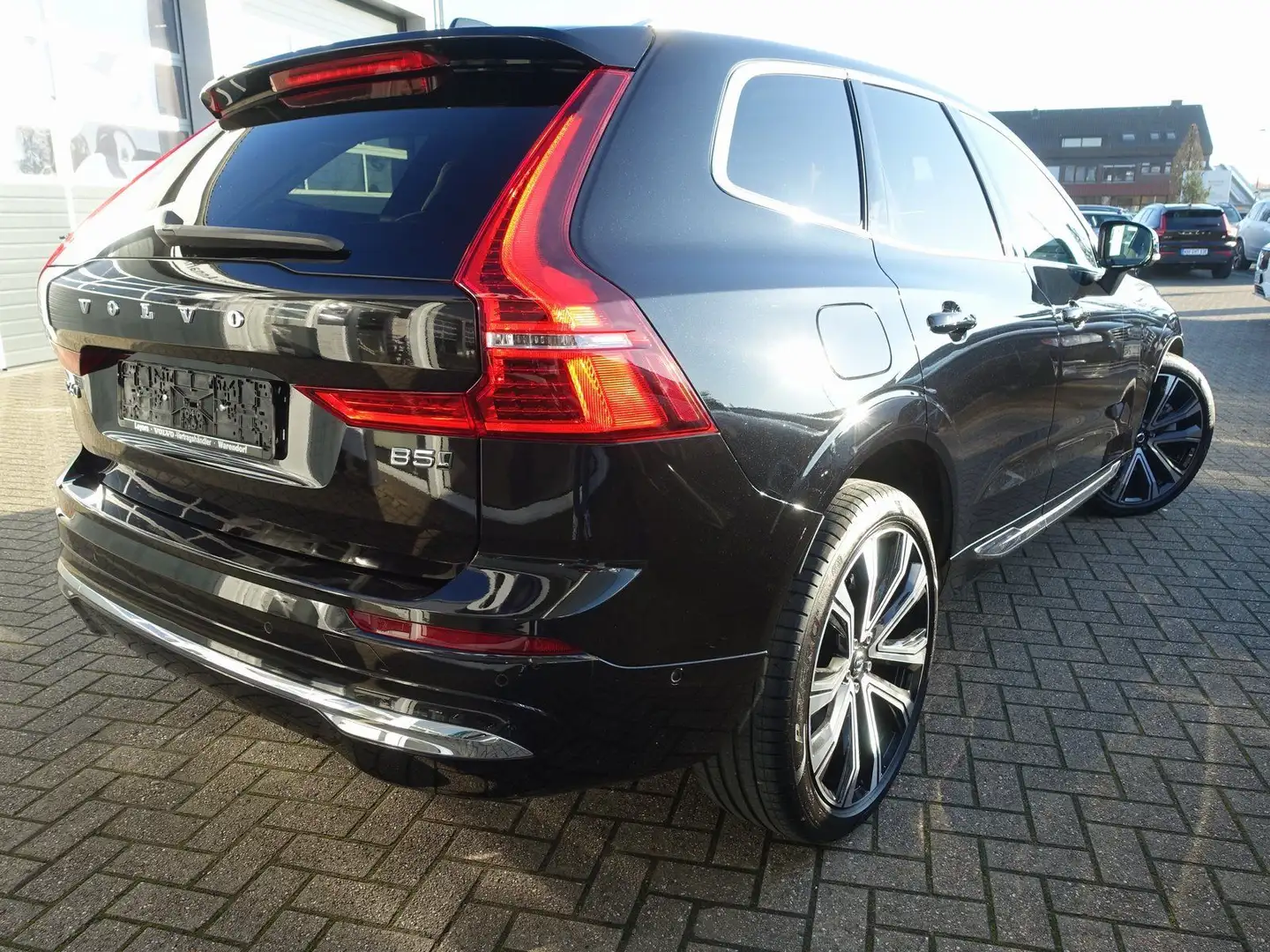 Volvo XC60 Ultimate B5 AWD Bright/360°/FourC/AHK/StndH Schwarz - 2