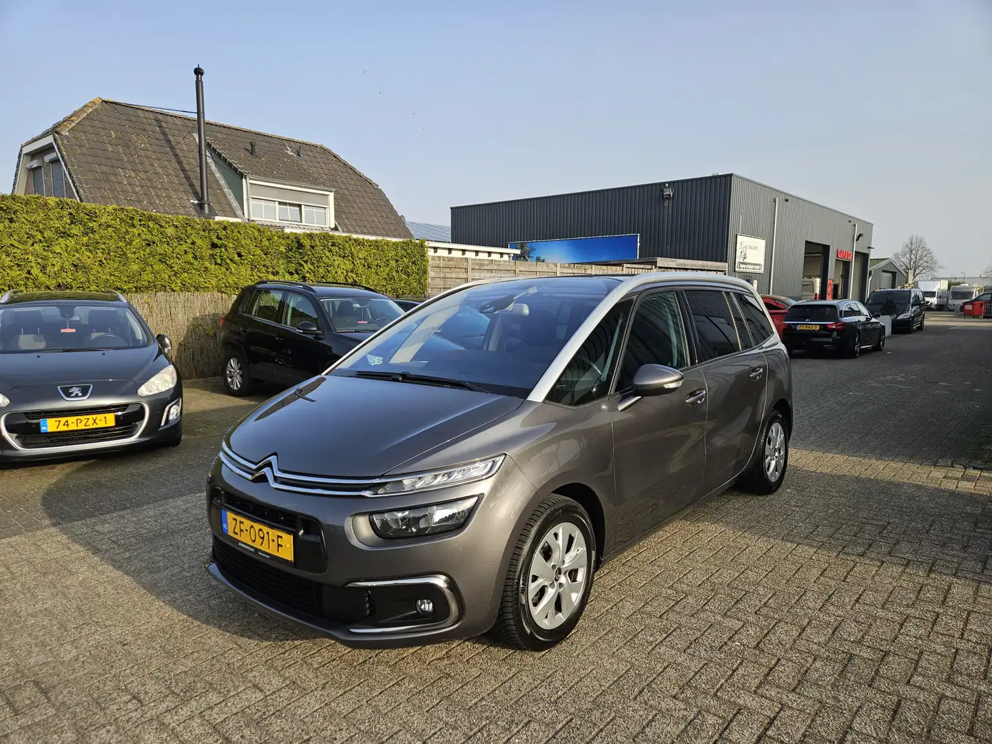 Citroen Grand C4 SpaceTourer 1.2 PureTech Business Grau - 1