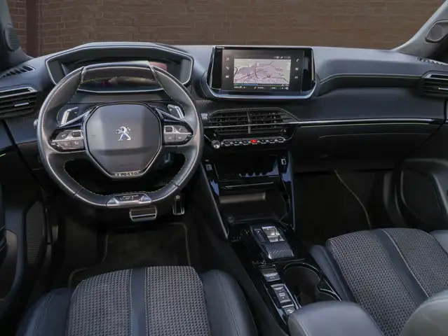 Peugeot 2008 view 11