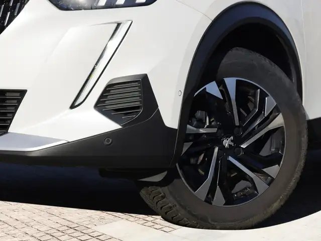Peugeot 2008 view 5