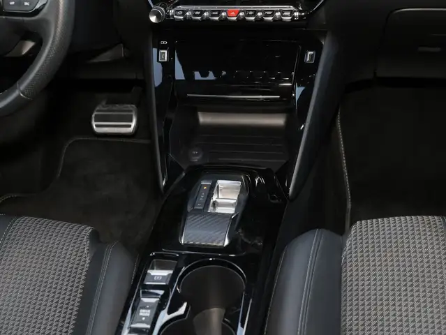 Peugeot 2008 view 9
