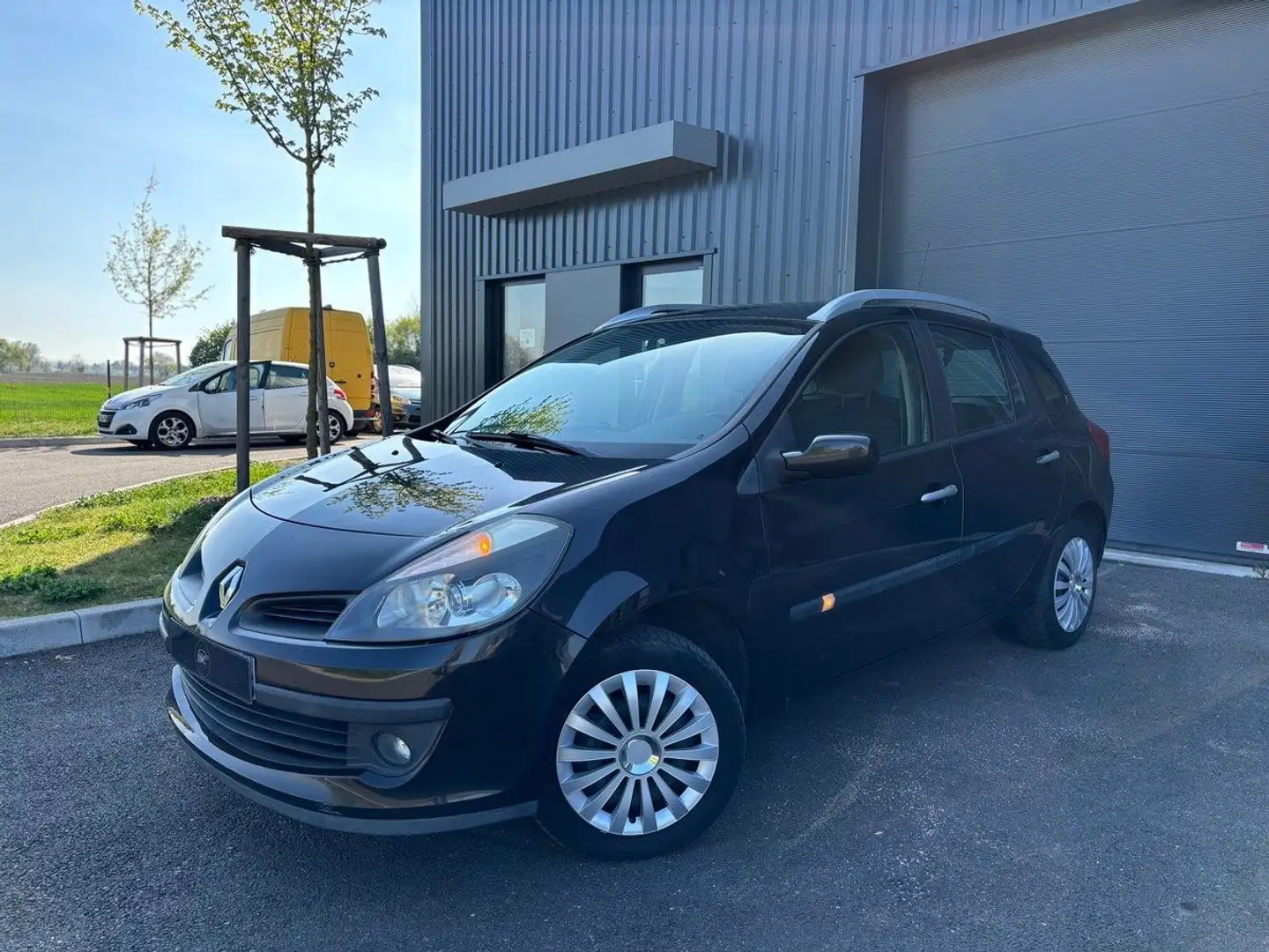 Renault Clio ESTATE 1.2 75 CH DYNAMIQUE 5 PORTES Gris - 1