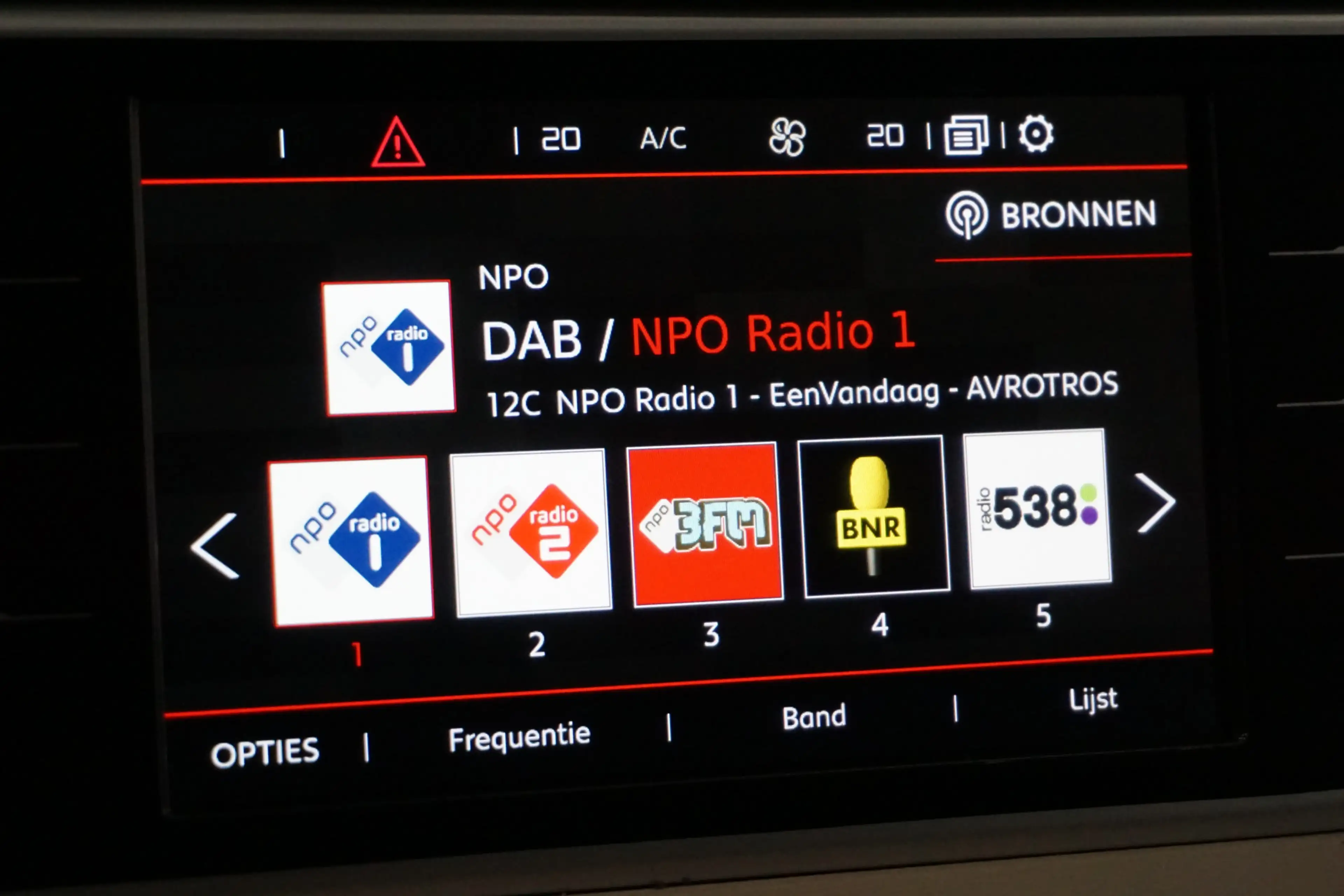 Citroen Grand C4 SpaceTourer 1.2 PureTech Origins MASSAGE NAVI CLIMA PDC CAMERA — photo 39