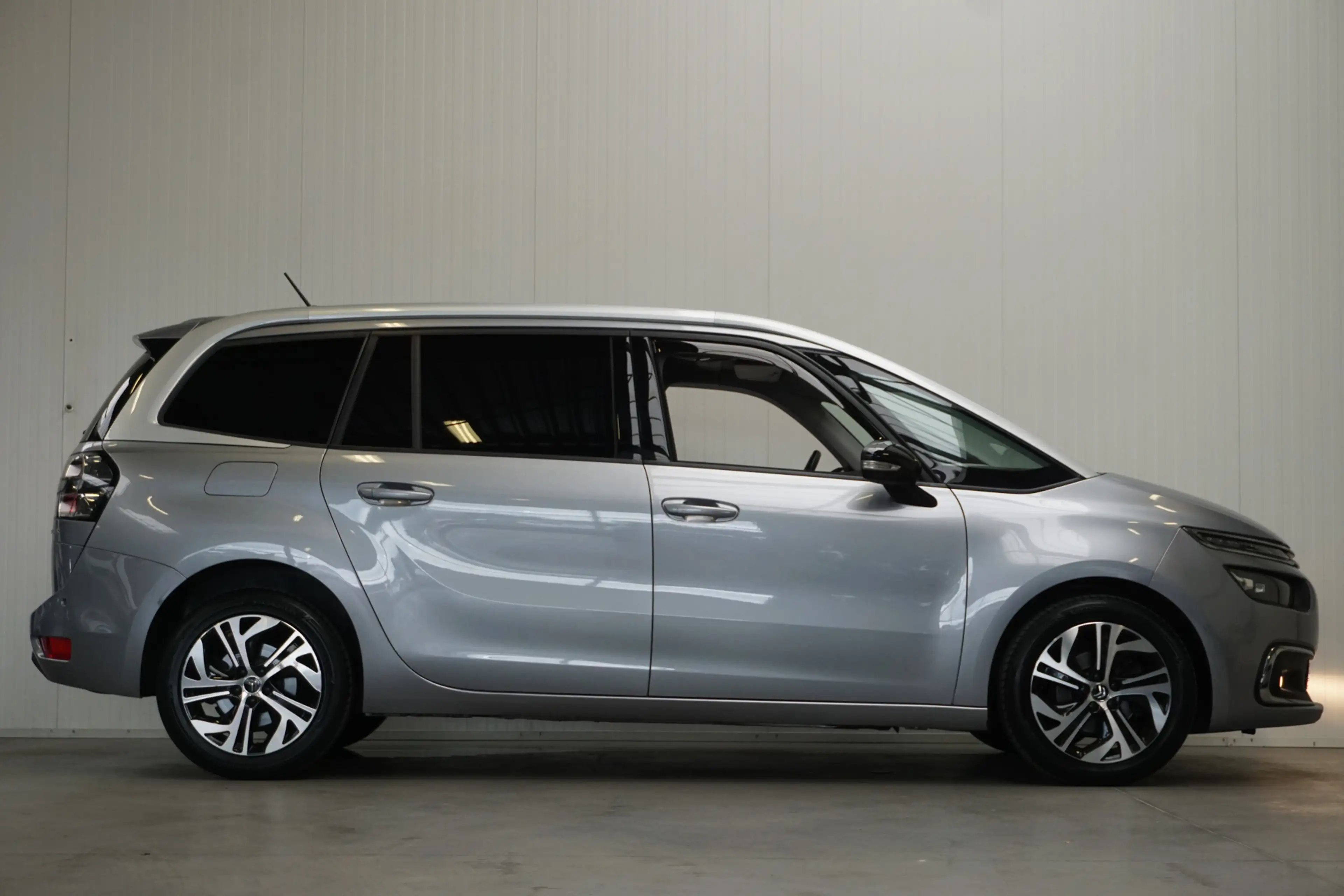Citroen Grand C4 SpaceTourer 1.2 PureTech Origins MASSAGE NAVI CLIMA PDC CAMERA — photo 18