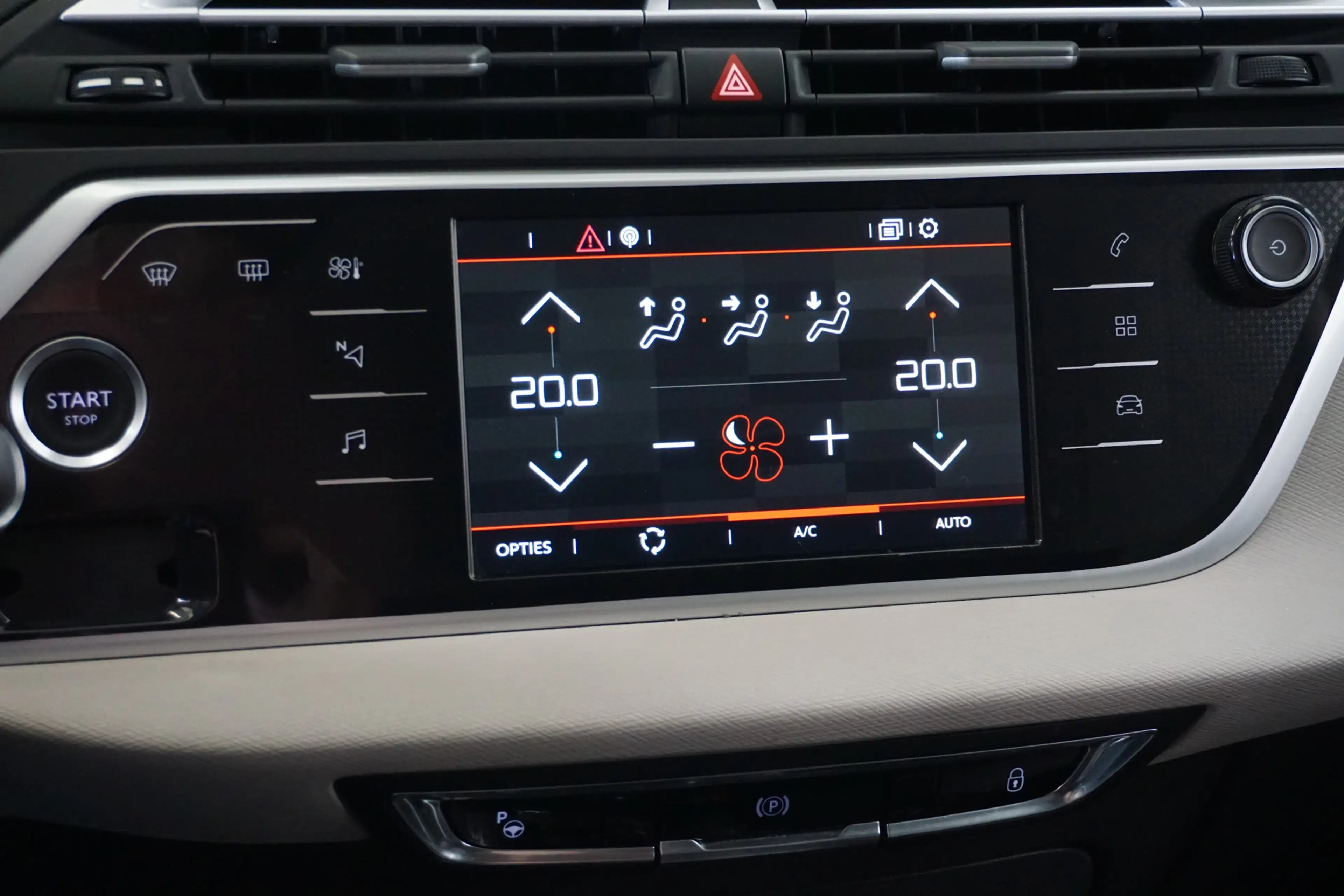 Citroen Grand C4 SpaceTourer 1.2 PureTech Origins MASSAGE NAVI CLIMA PDC CAMERA — photo 36